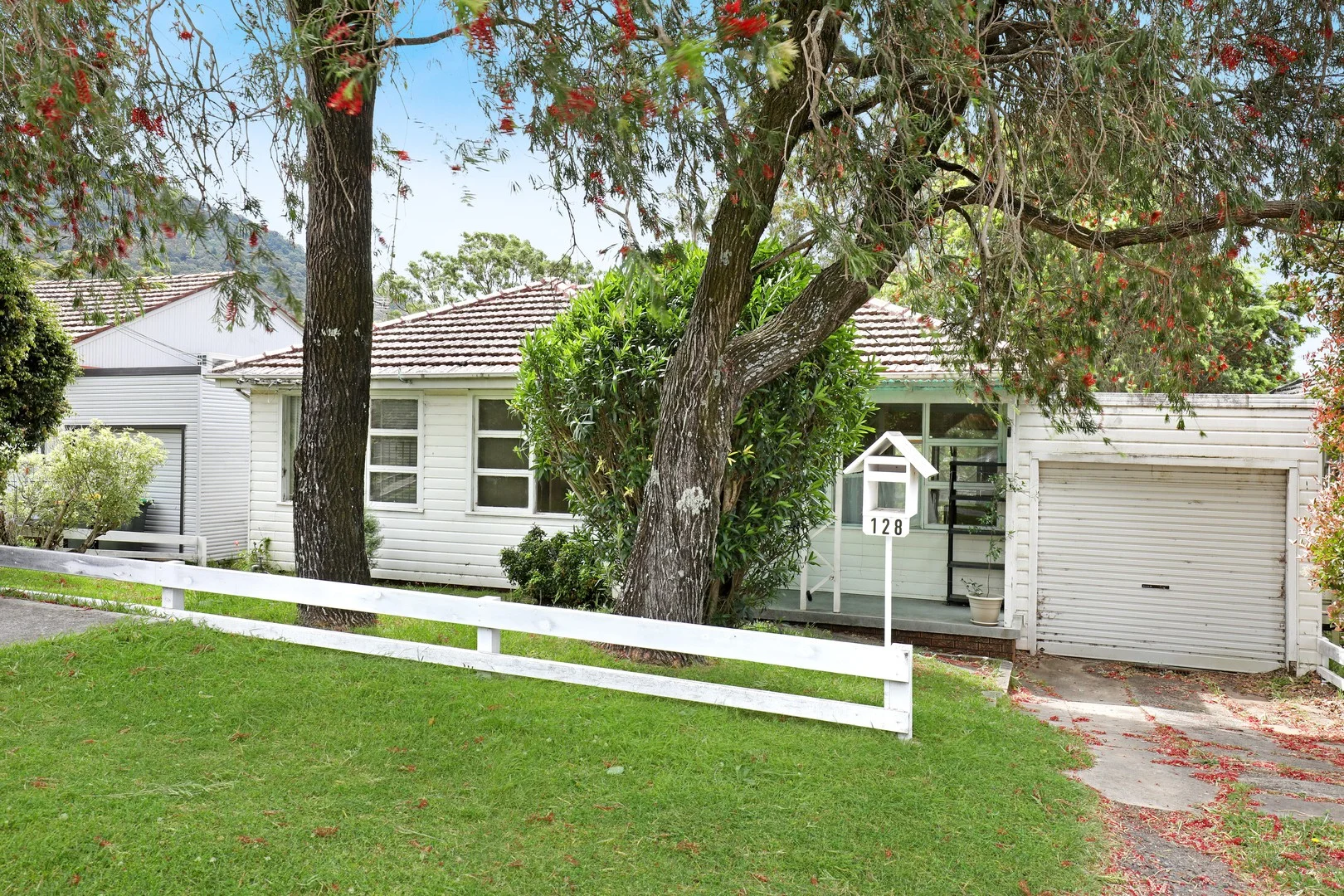 128 Mount Keira Road (1/12)