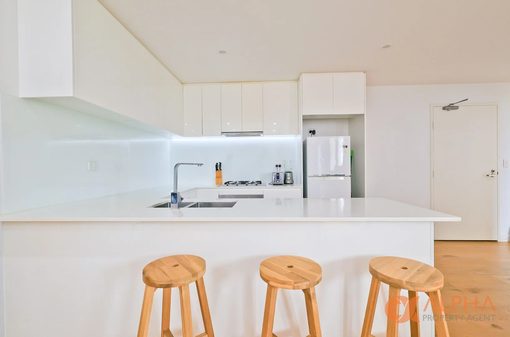 13/19 Hutchinson St (1/1)