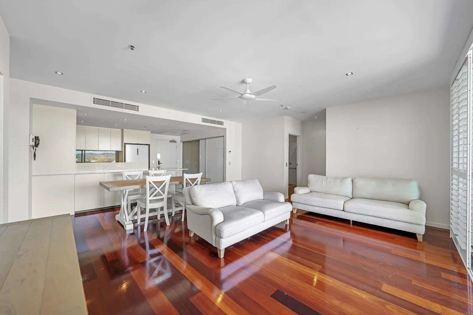 13/2-6 Pandanus Parade - Image 4