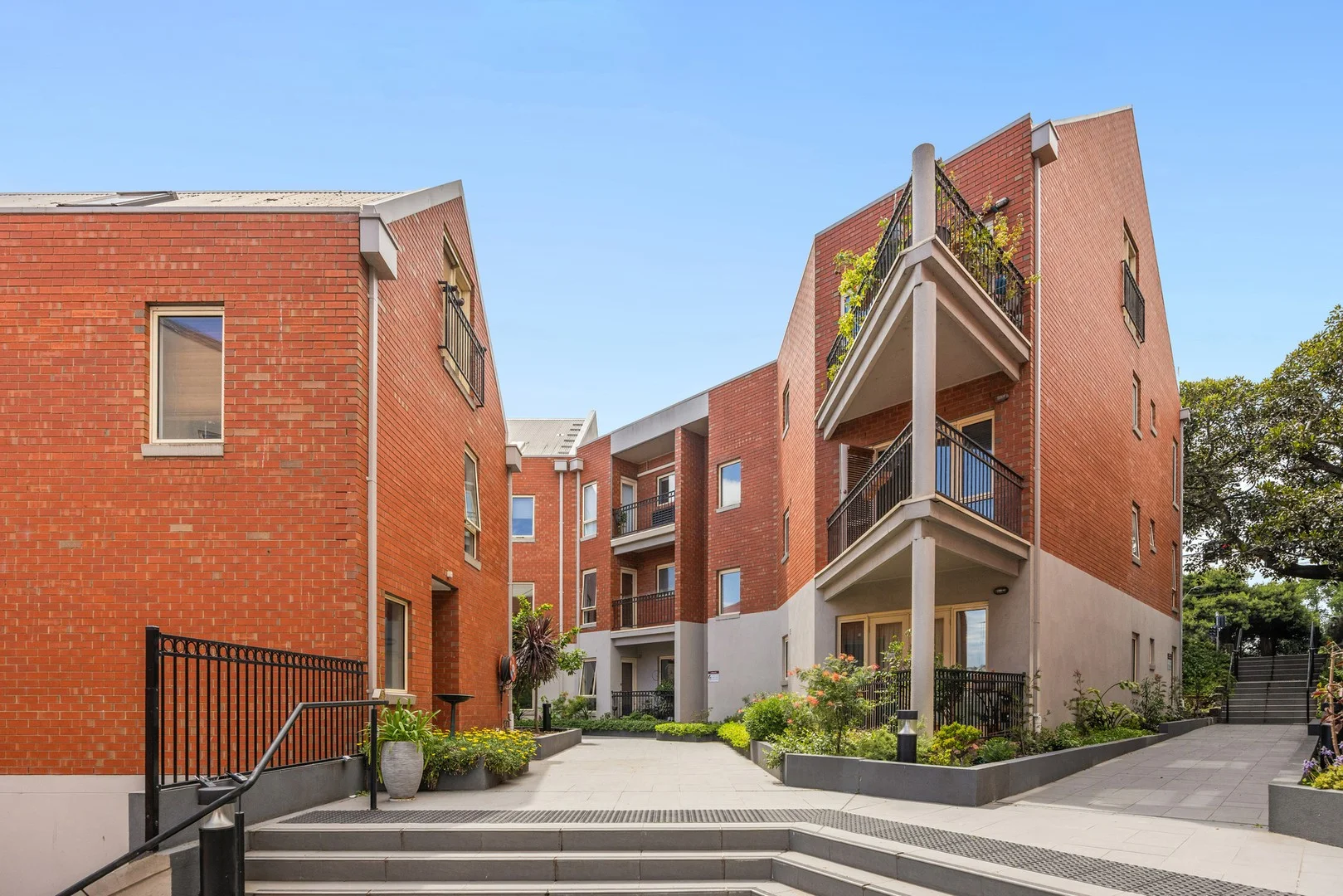 13/2 Howlett Street (1/20)