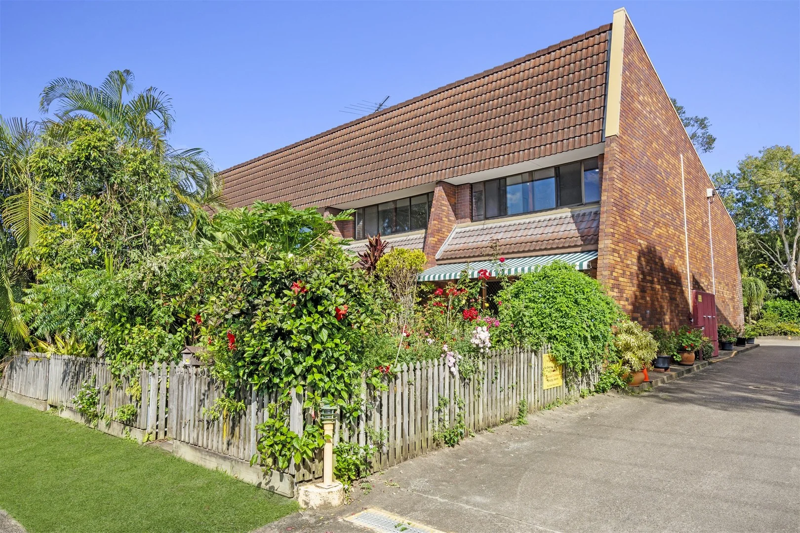13/76-84 Holland Cres (1/16)