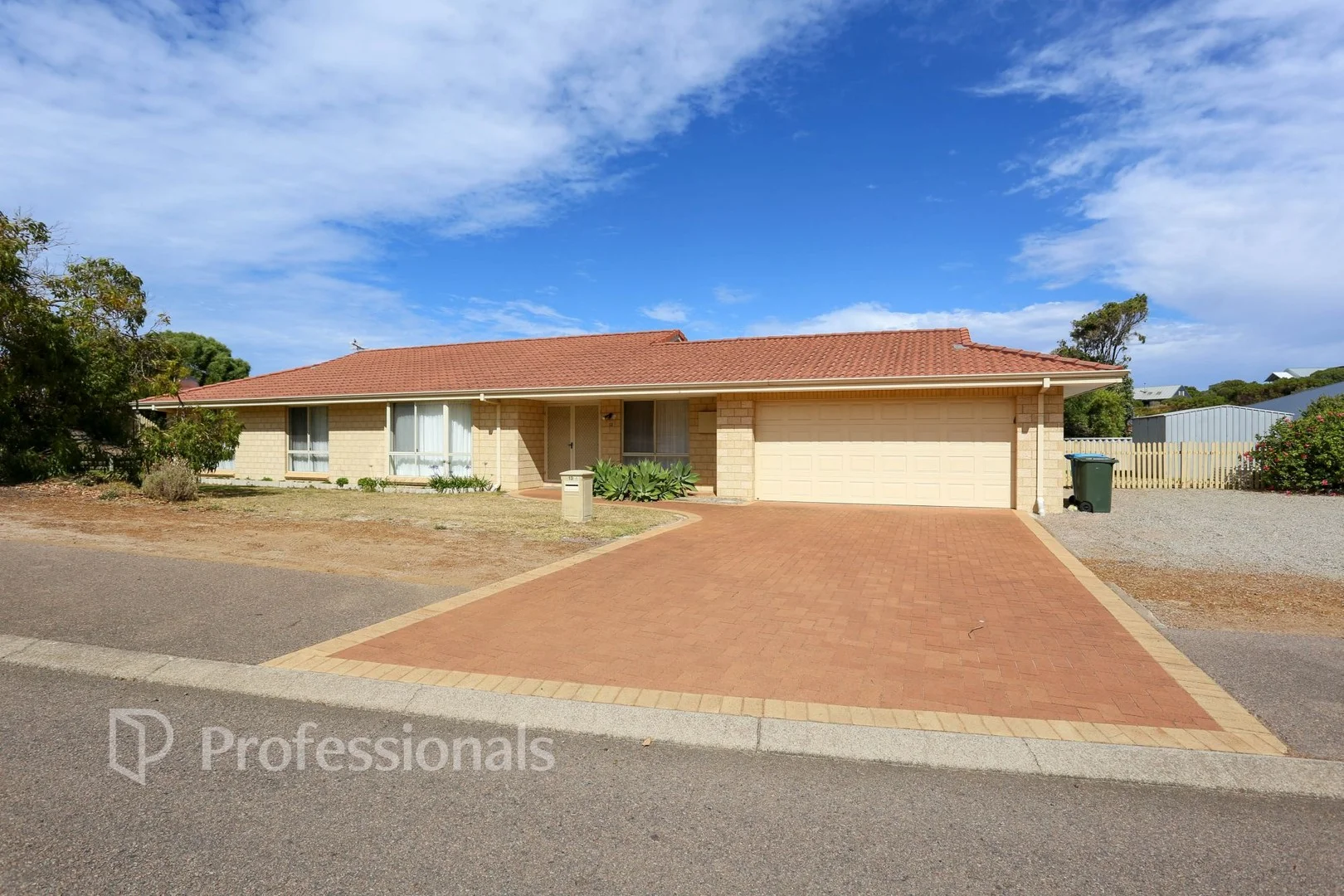 13 Adelaide Street (1/20)