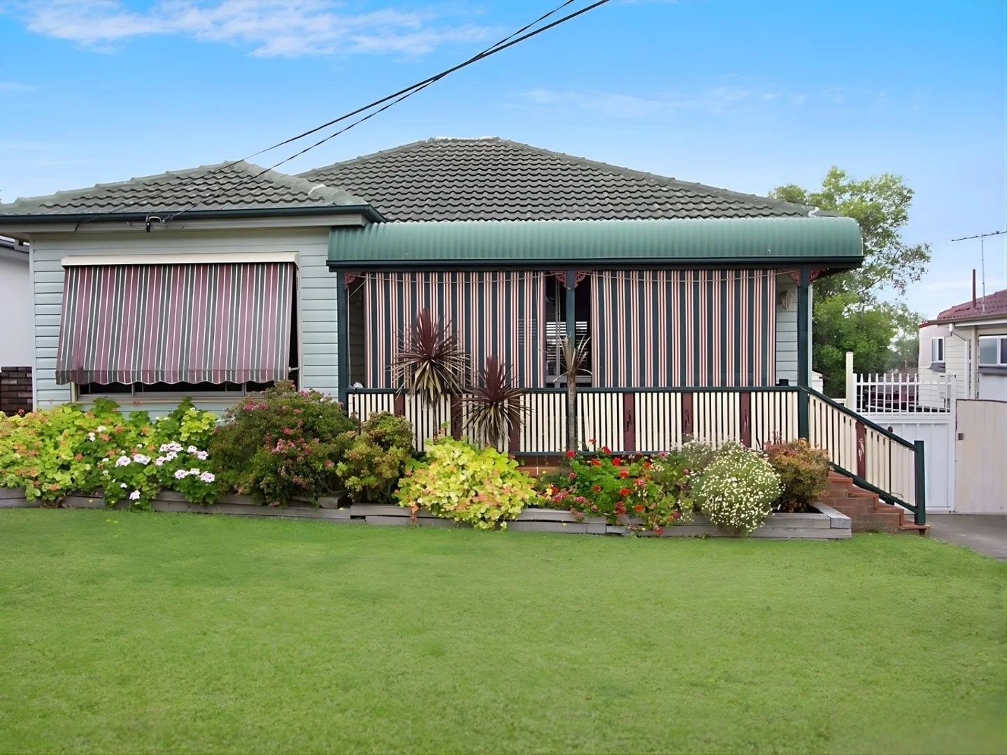 13 Damien Avenue (1/2)