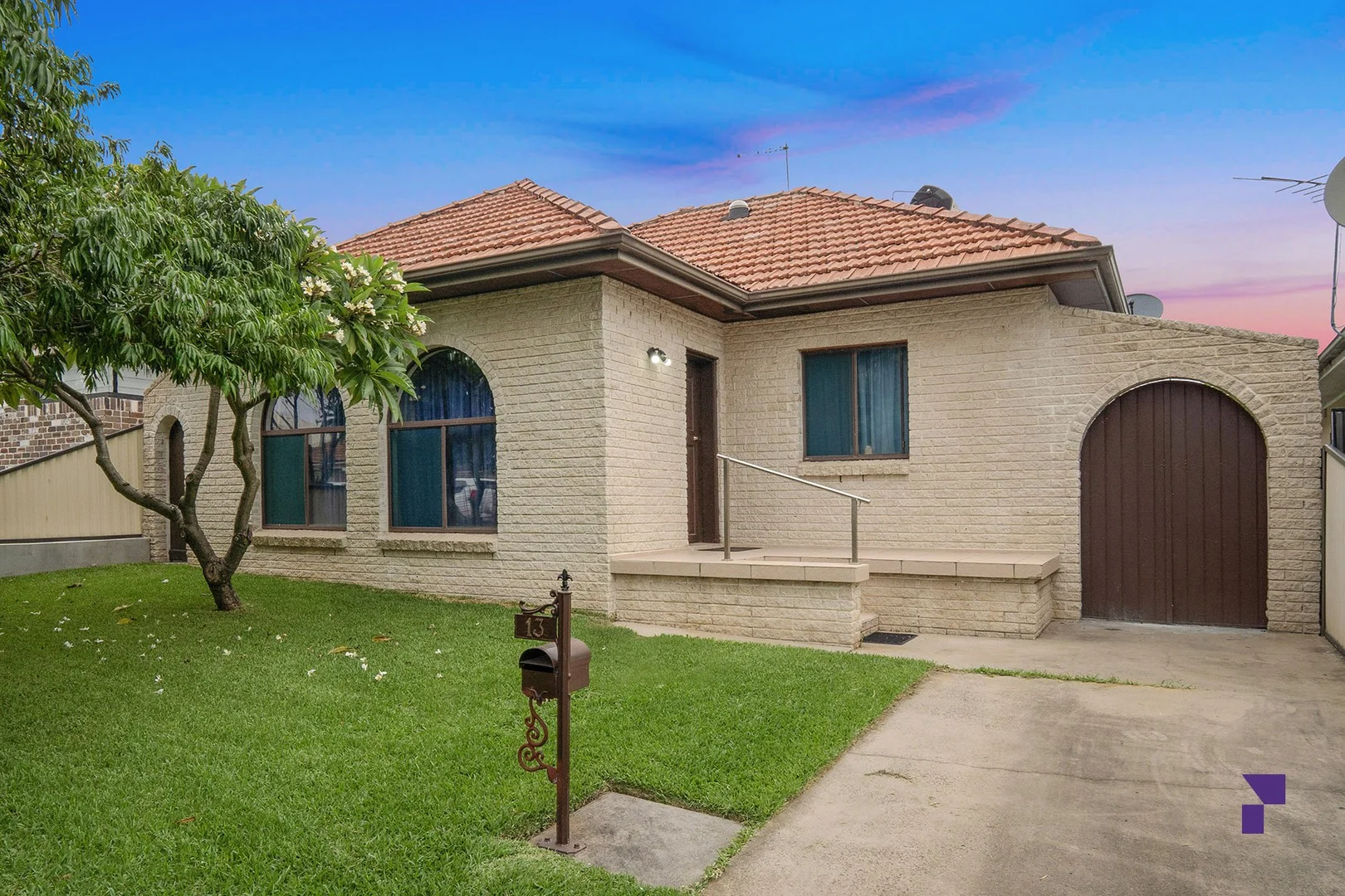13 David Street (1/14)
