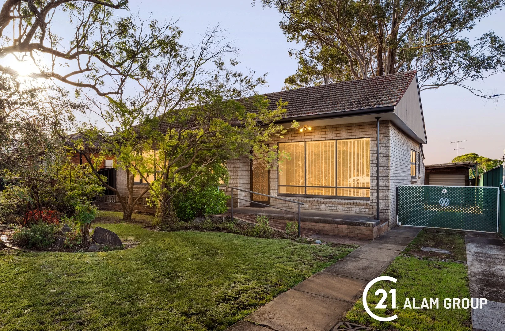 13 Lindesay Street (1/14)