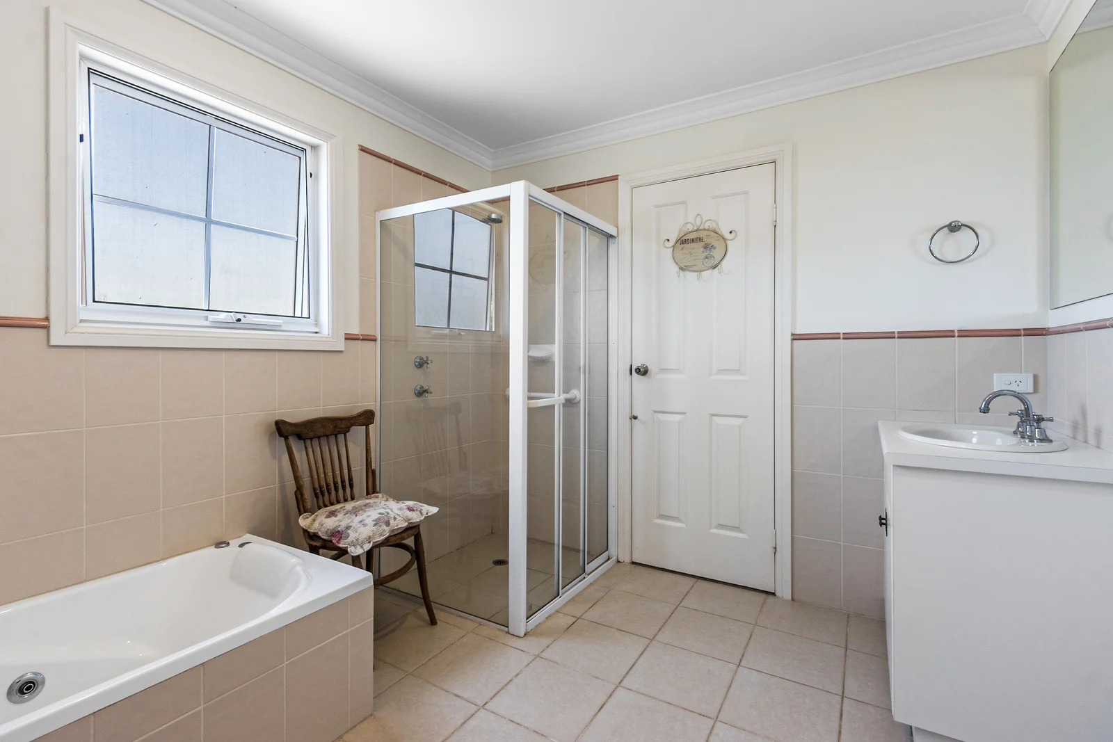 13 Monmouth Street - Image 2