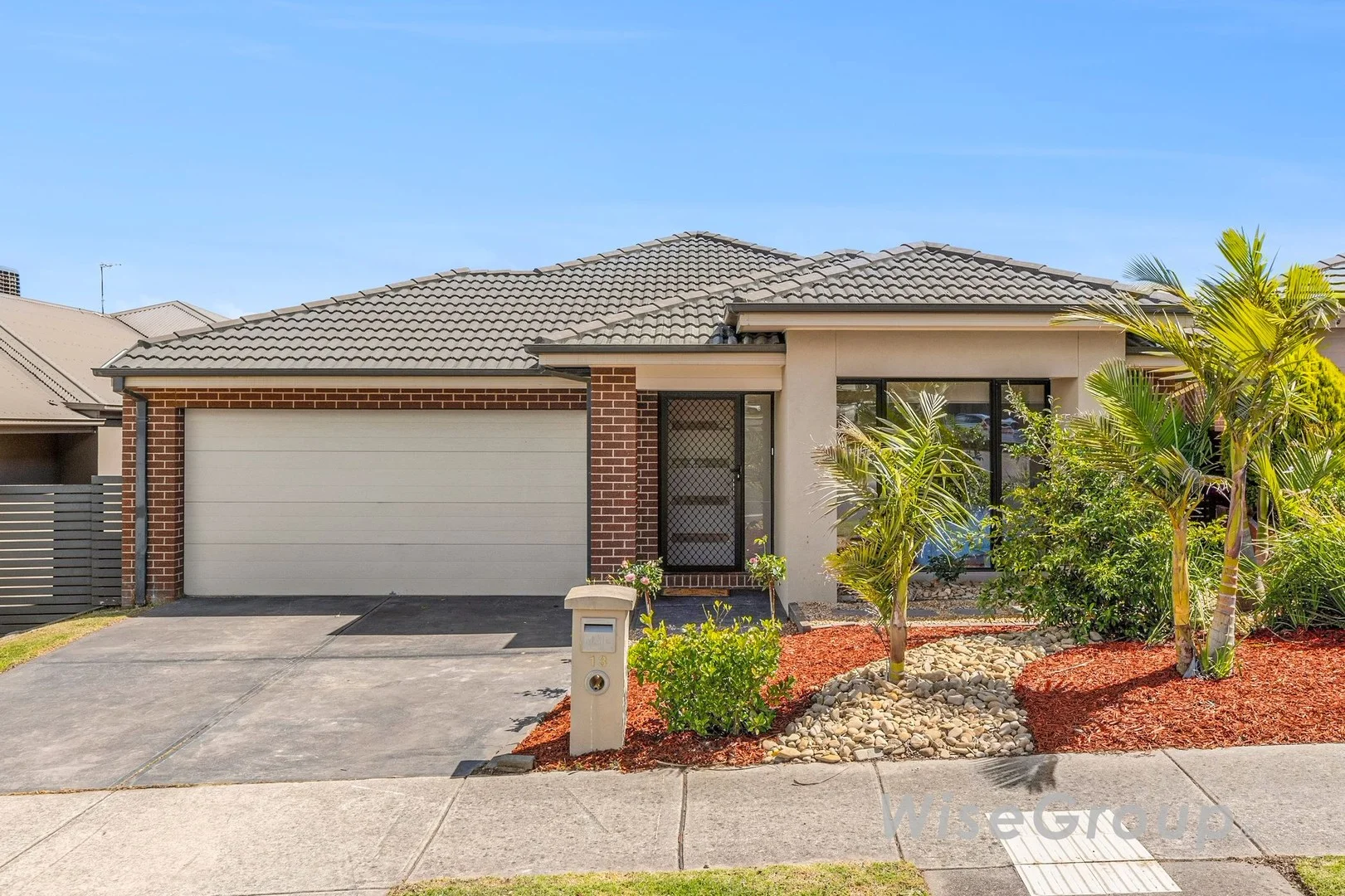13 Prospect Way (1/18)
