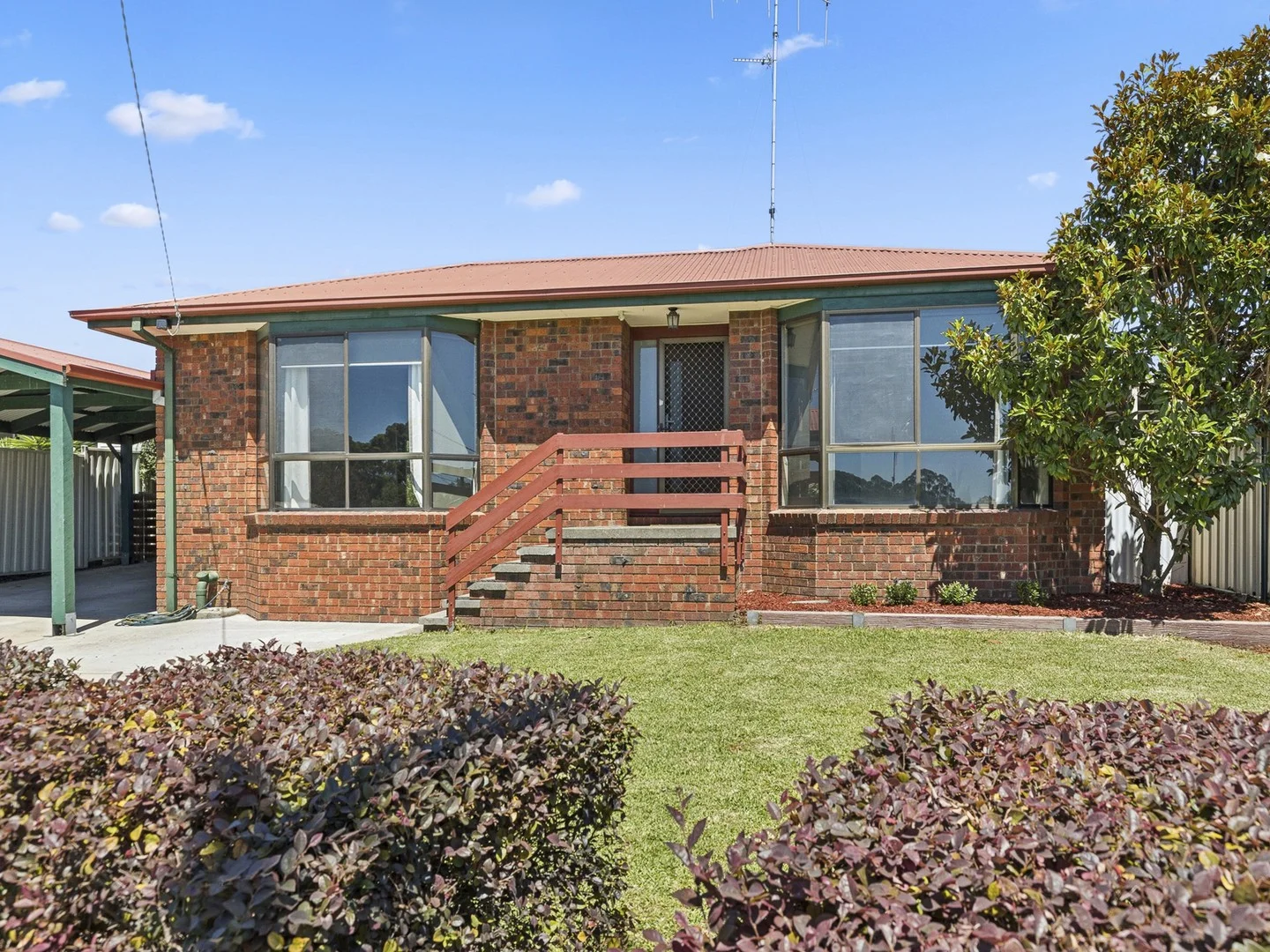13 Redbank Road (1/1)