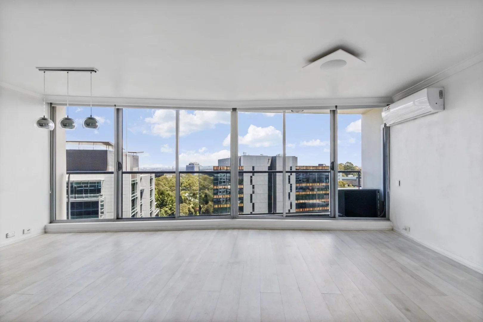 1305/3 Herbert St (1/18)