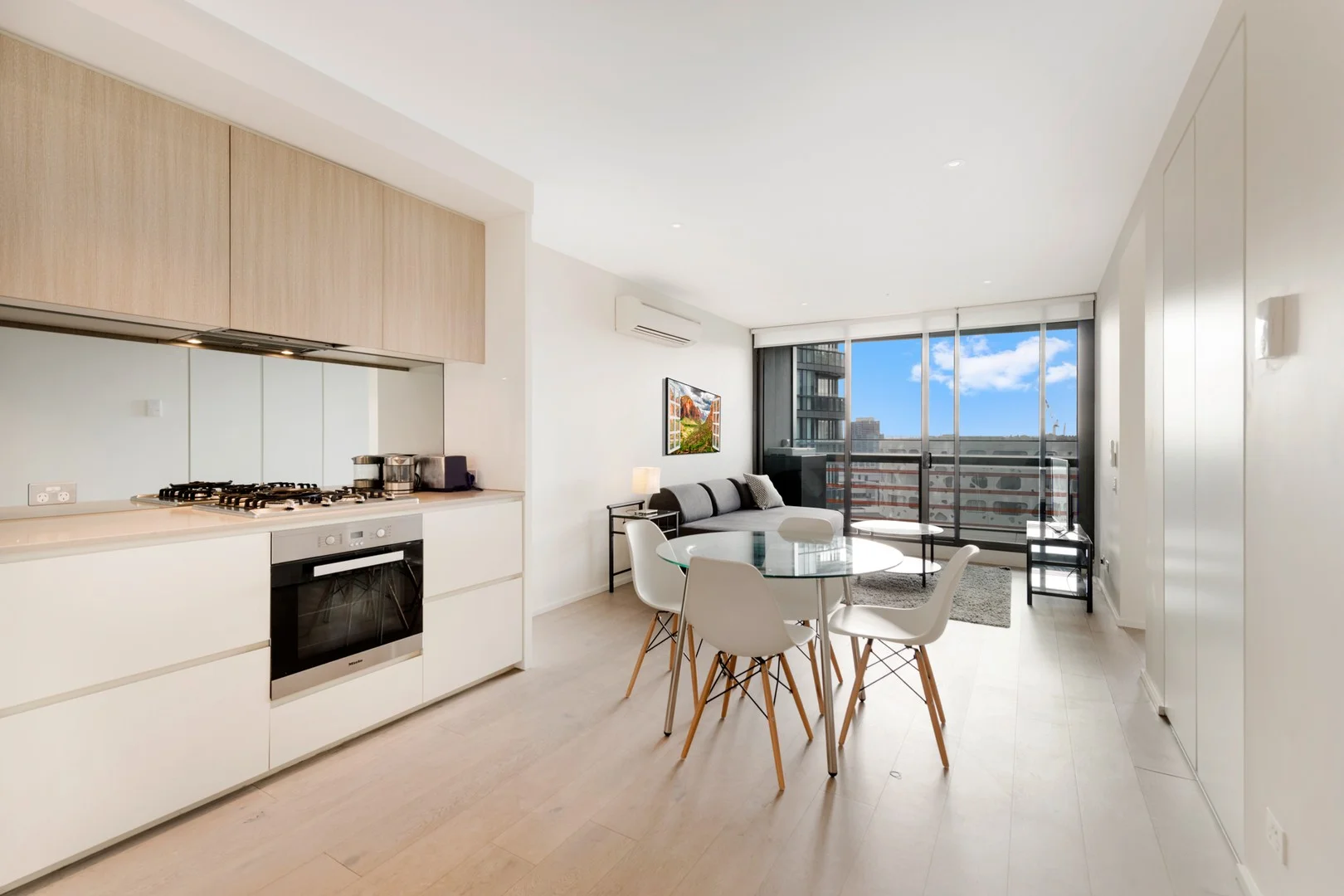 1310S/883 Collins Street (1/25)