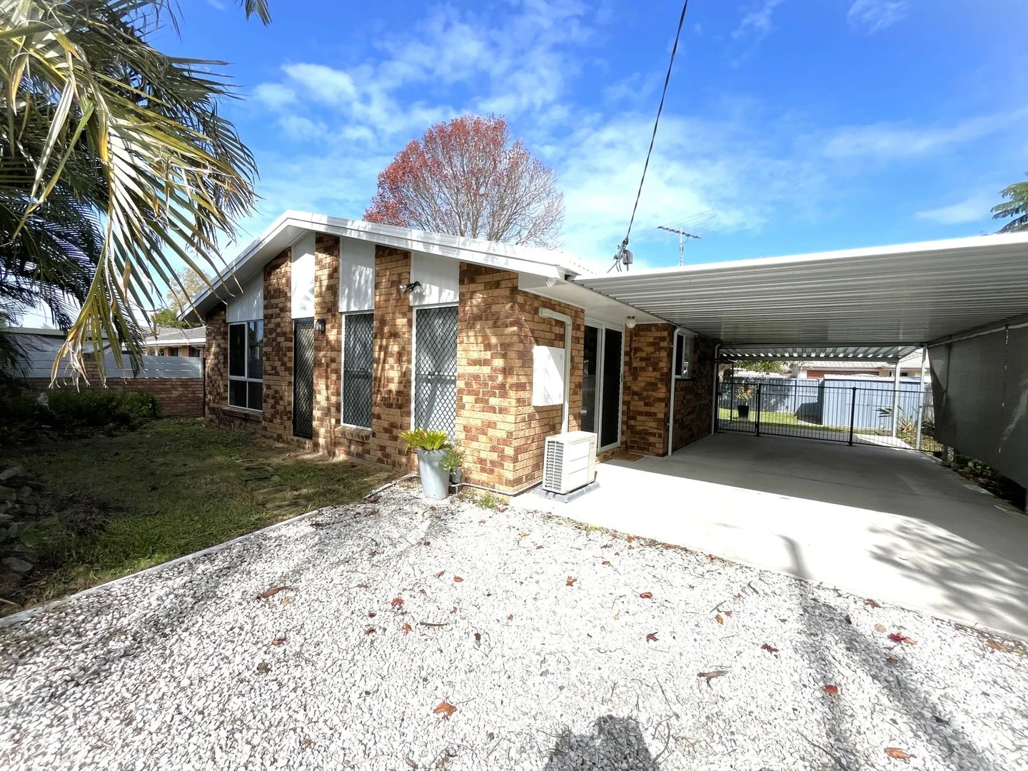 1388 Bribie Island Road (1/3)