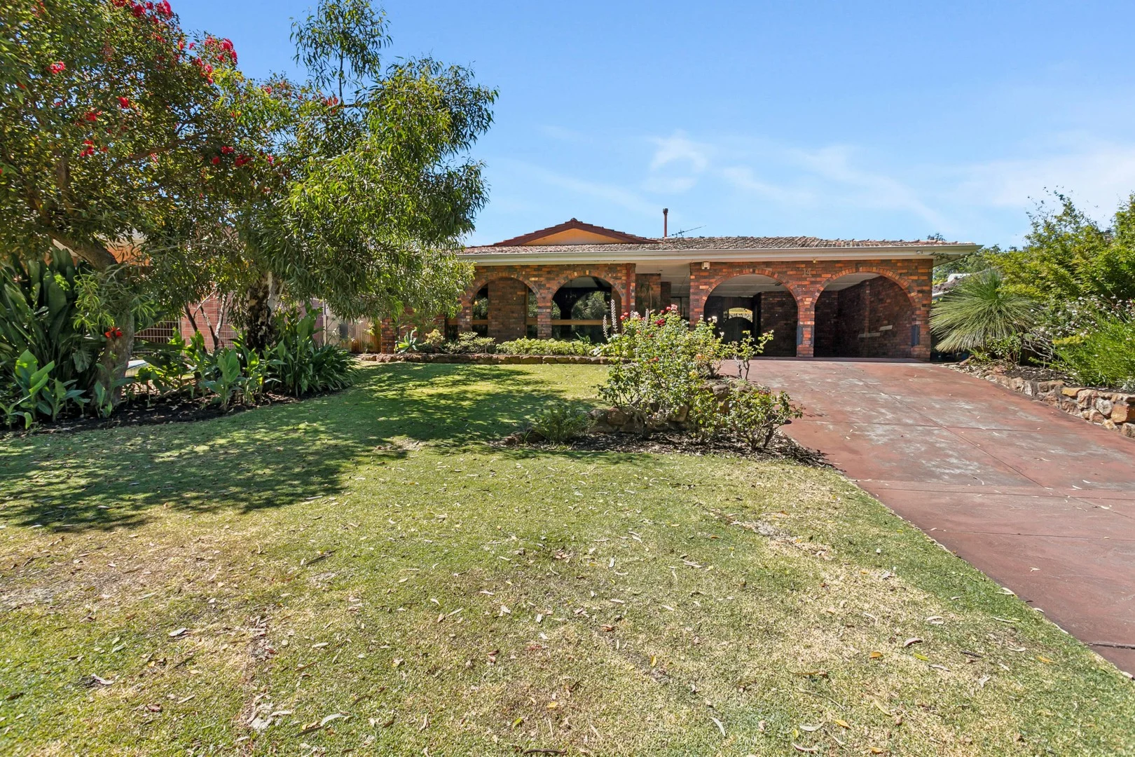 14 Blackbutt Road (1/1)