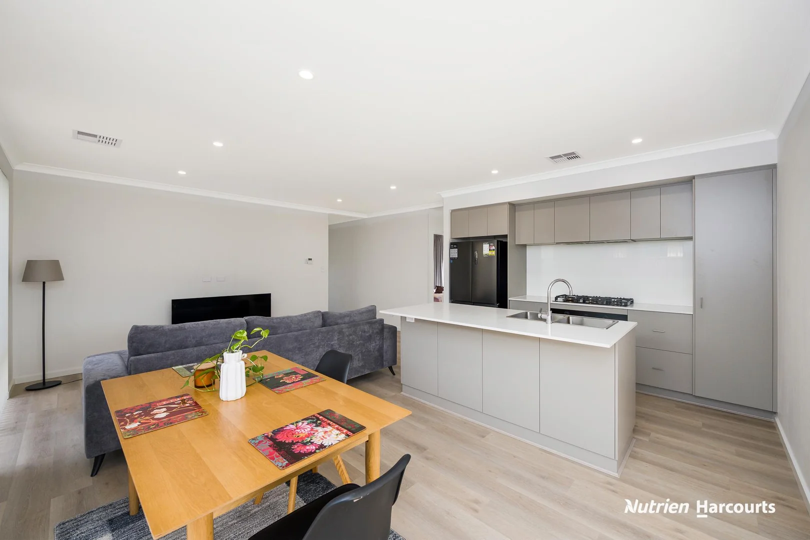 14 Empire Way - Image 5