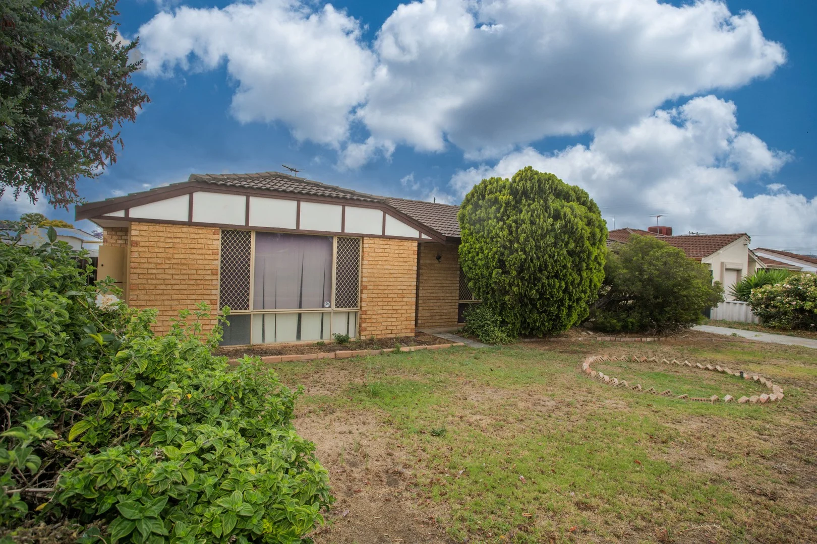 14 Ironbark Rd (1/10)