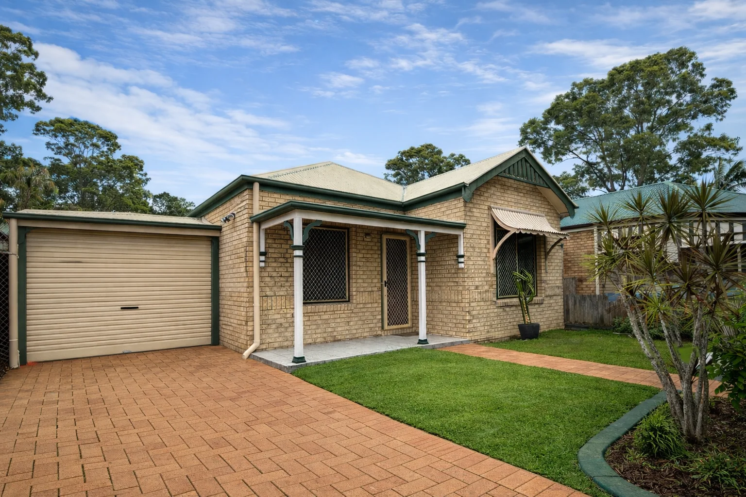 14 Nebo Close (1/12)