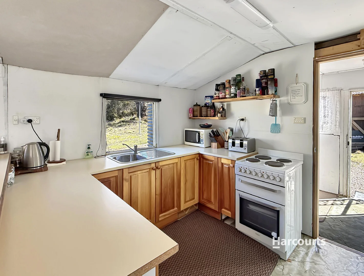 14 Thiessen Crescent - Image 4