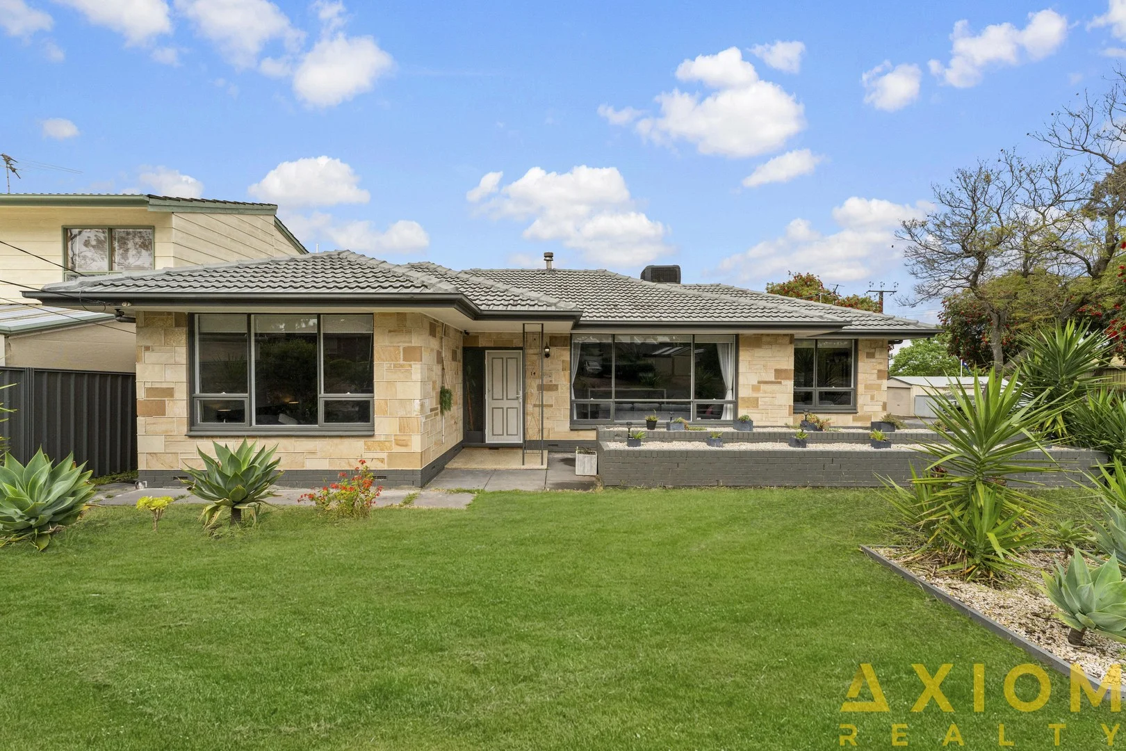 14 Wyndham Crescent (1/22)