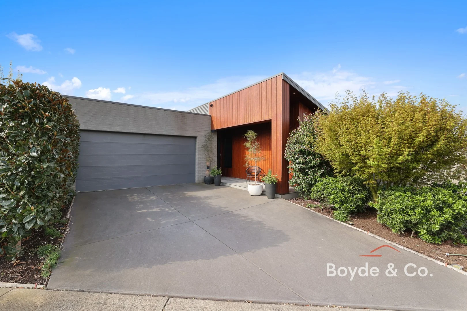140 Twin Ranges Drive (1/28)