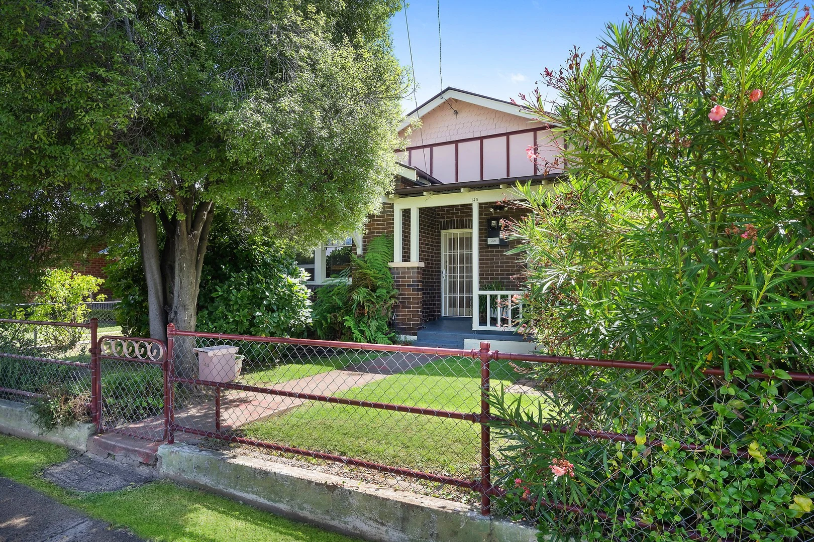 143 Hill Street (1/1)