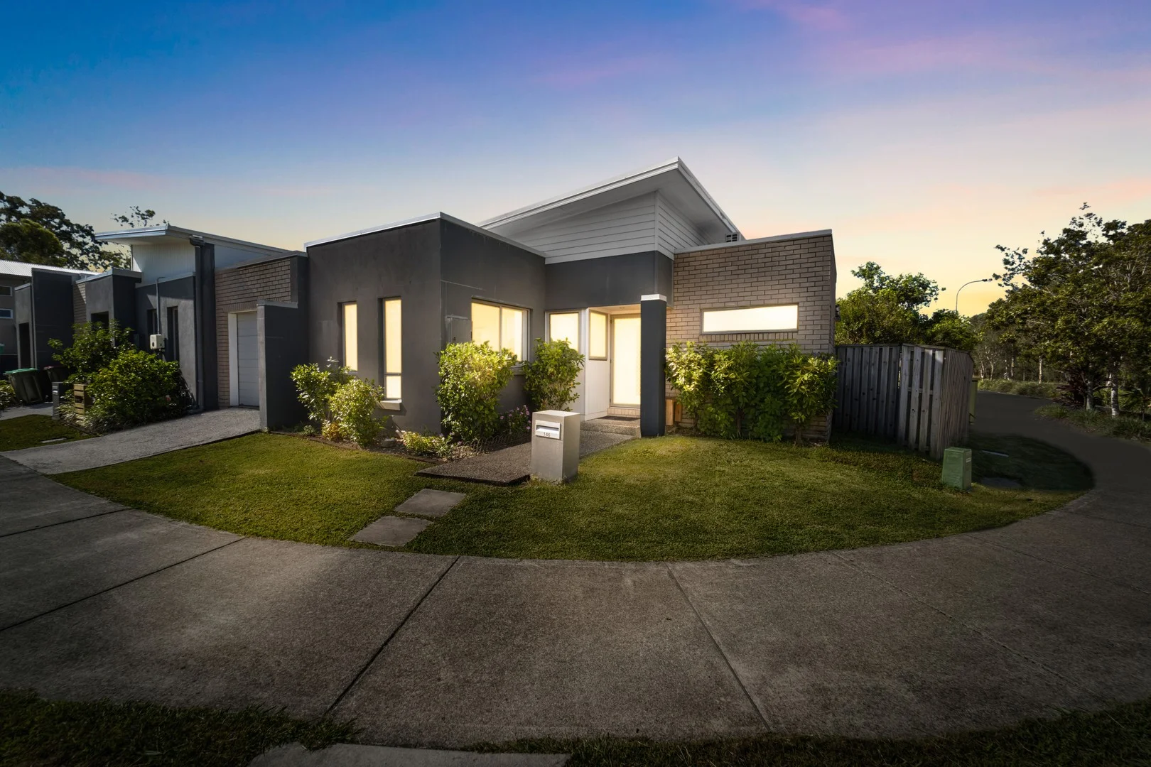 146 Mount Kaputar Avenue (1/17)