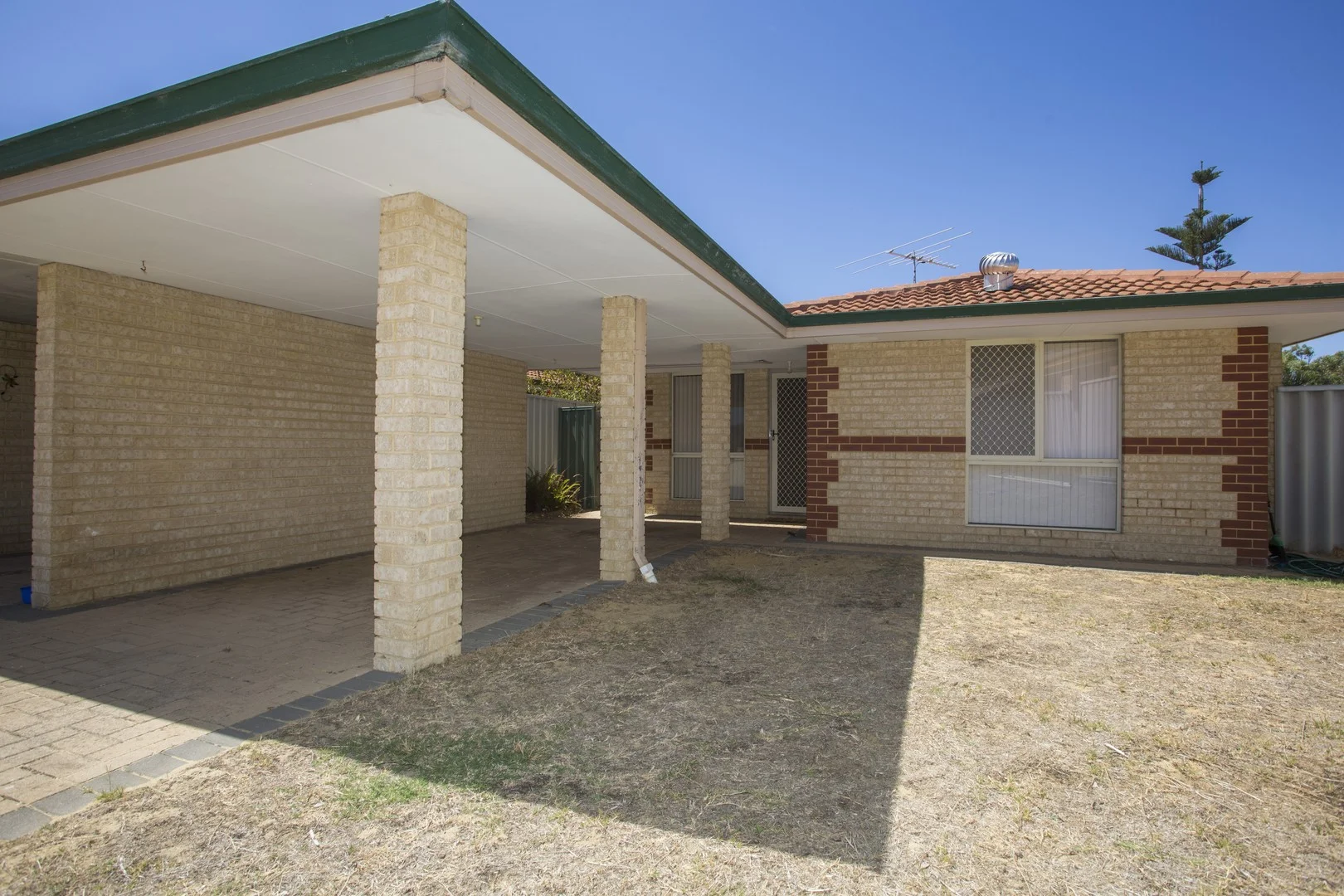 14B Kempton Grove (1/25)