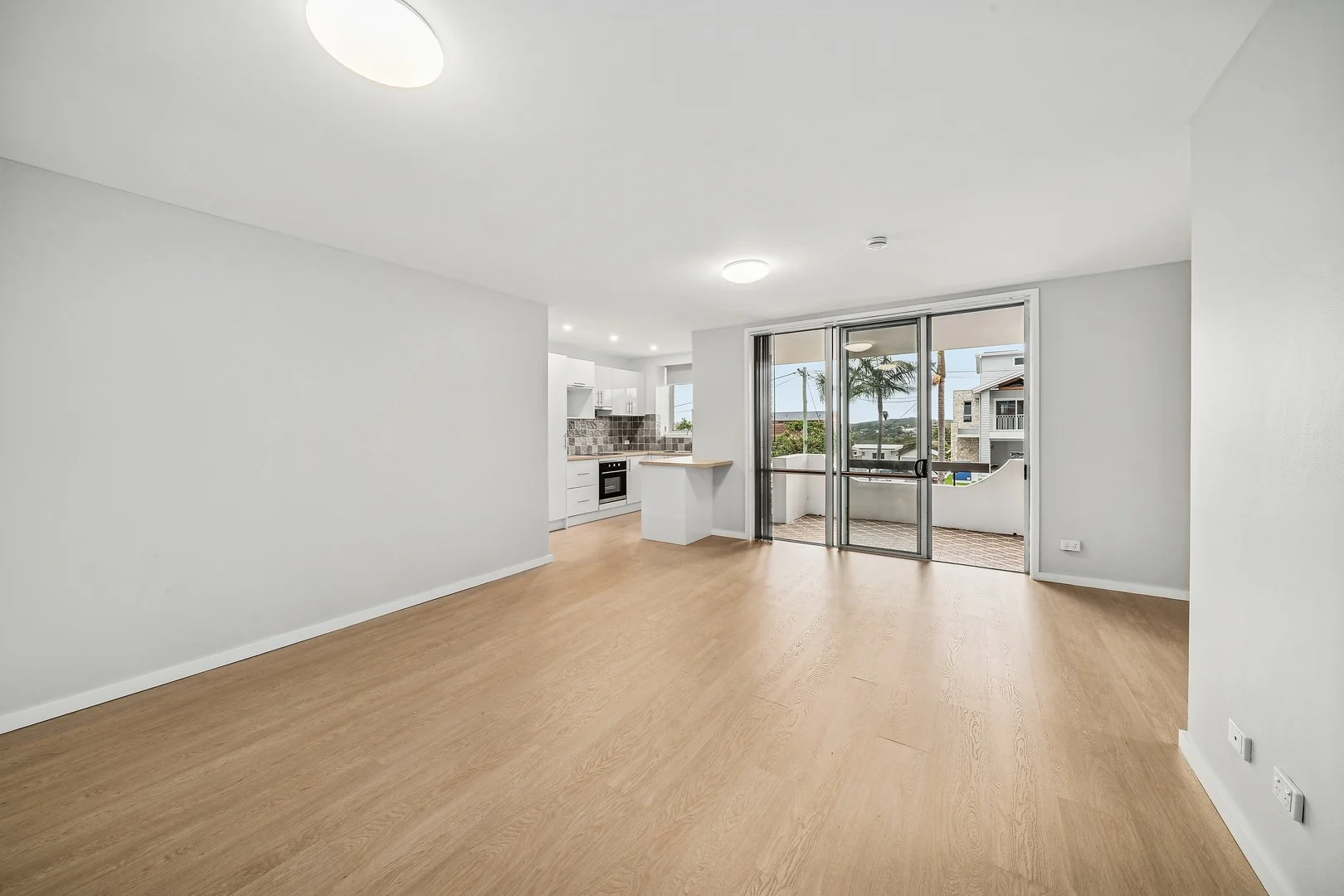15/14 Arncliffe Avenue (1/10)