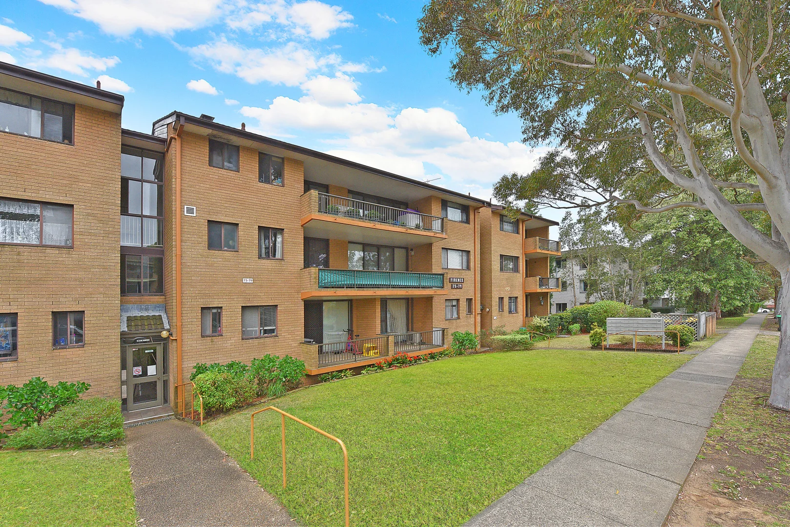 15/75-79 Florence Street (1/7)