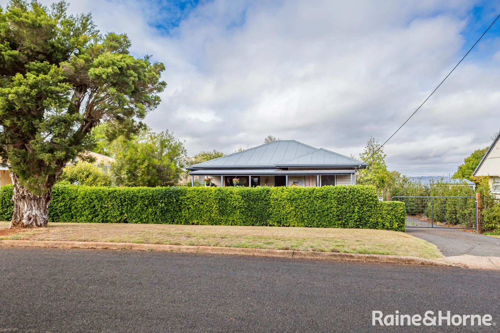 15 Carinya Street (1/26)