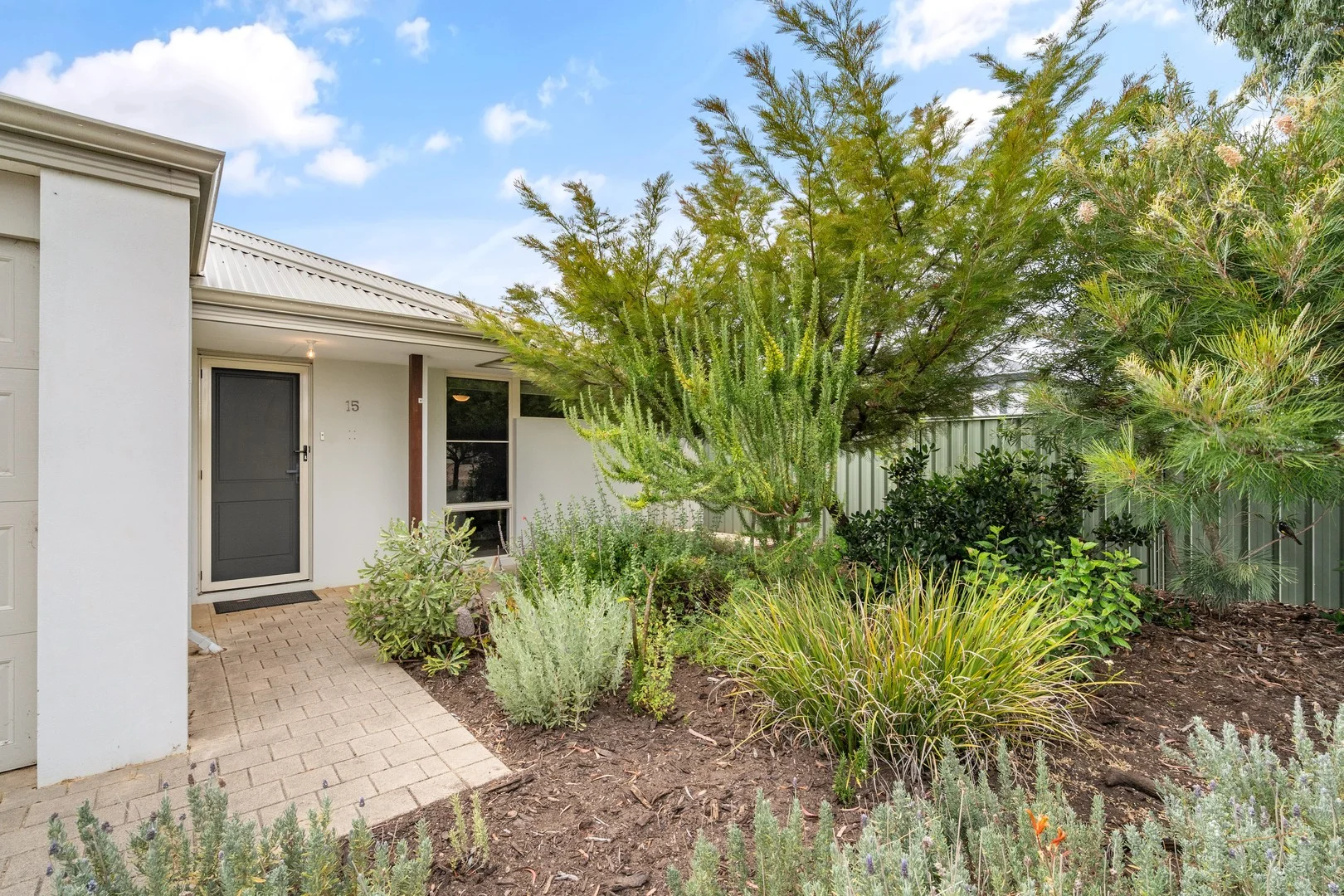 15 Dryandra Drive (1/22)