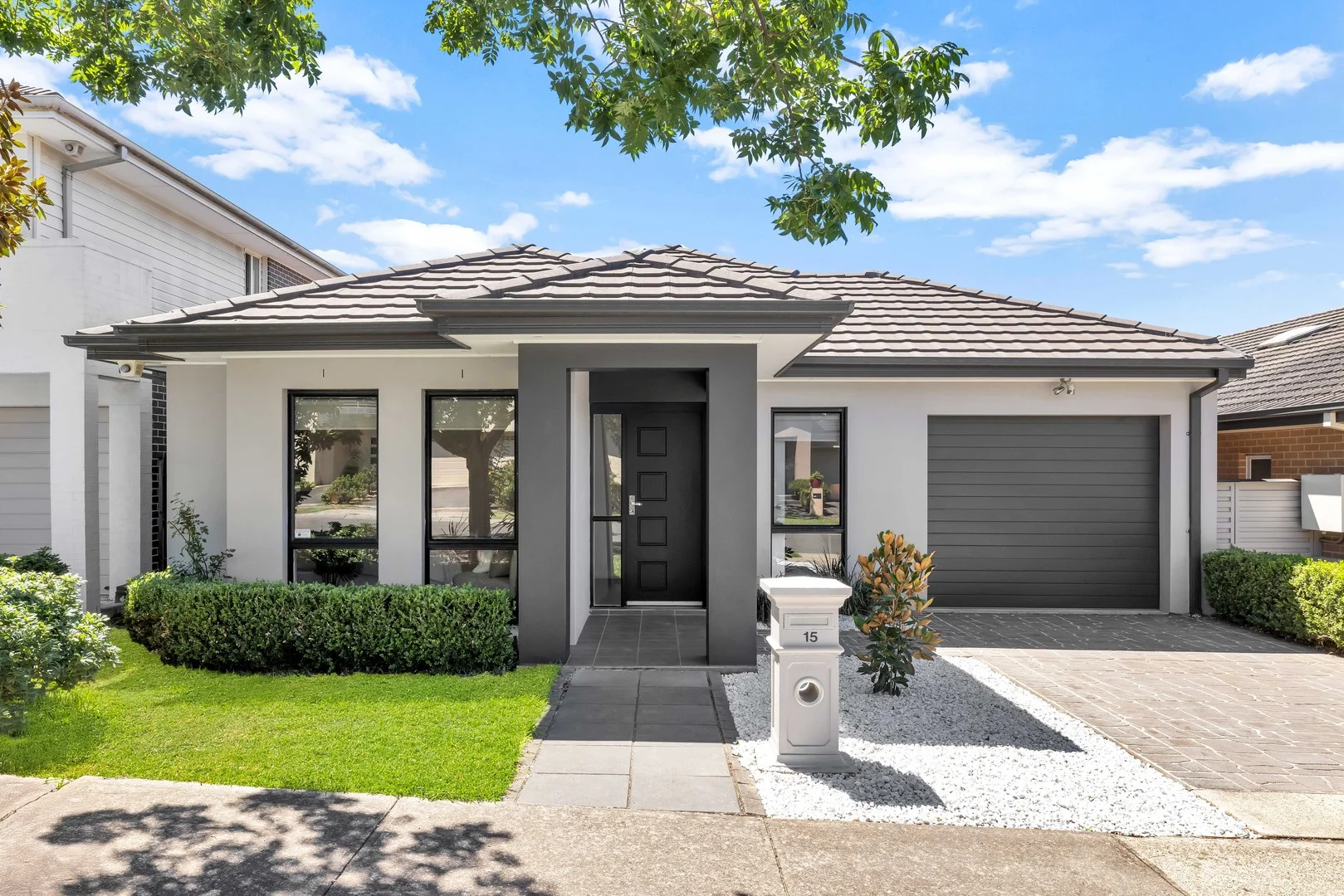 15 Grandiflora Street (1/26)