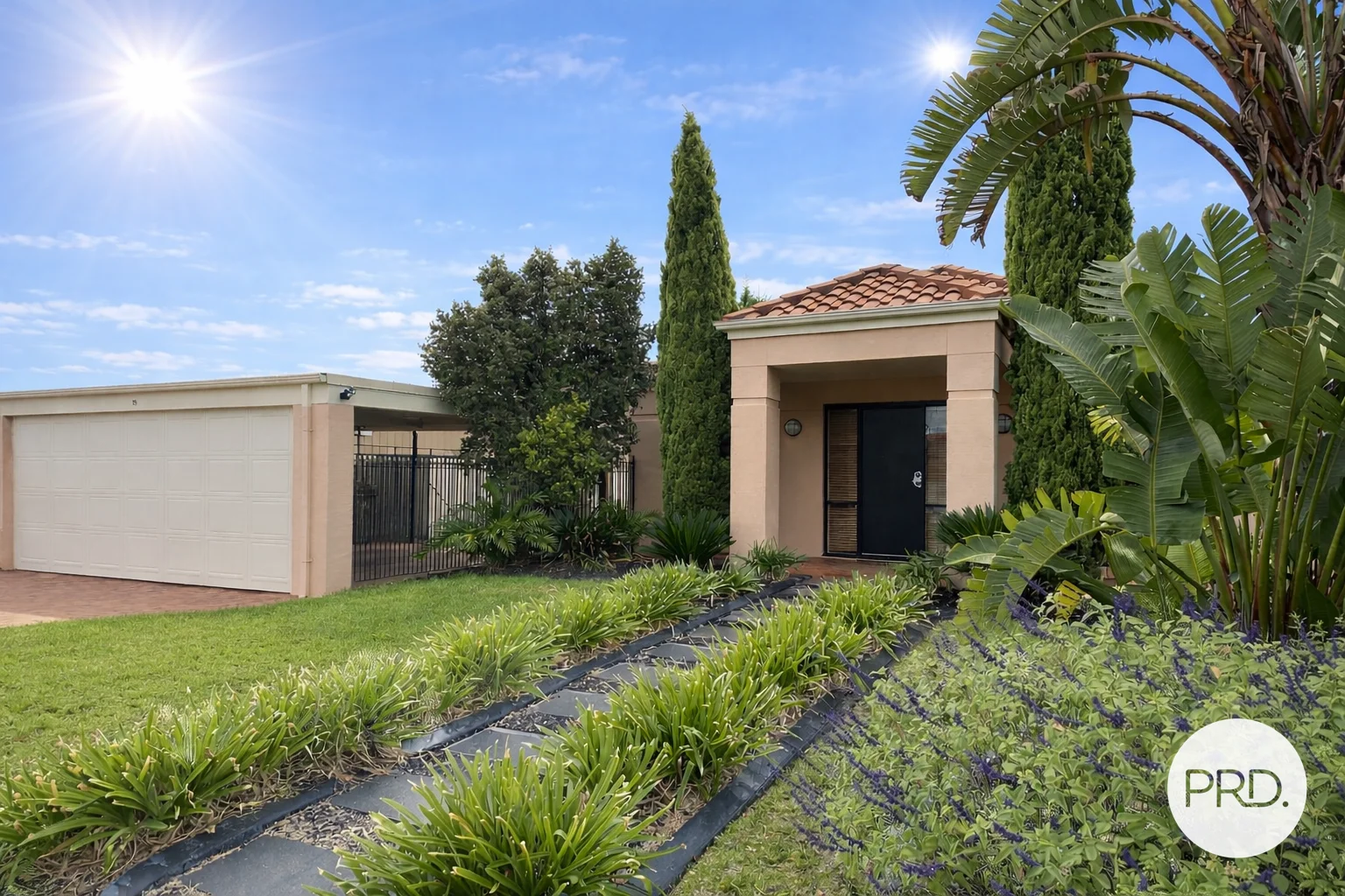 15 Holyoake Way (1/2)