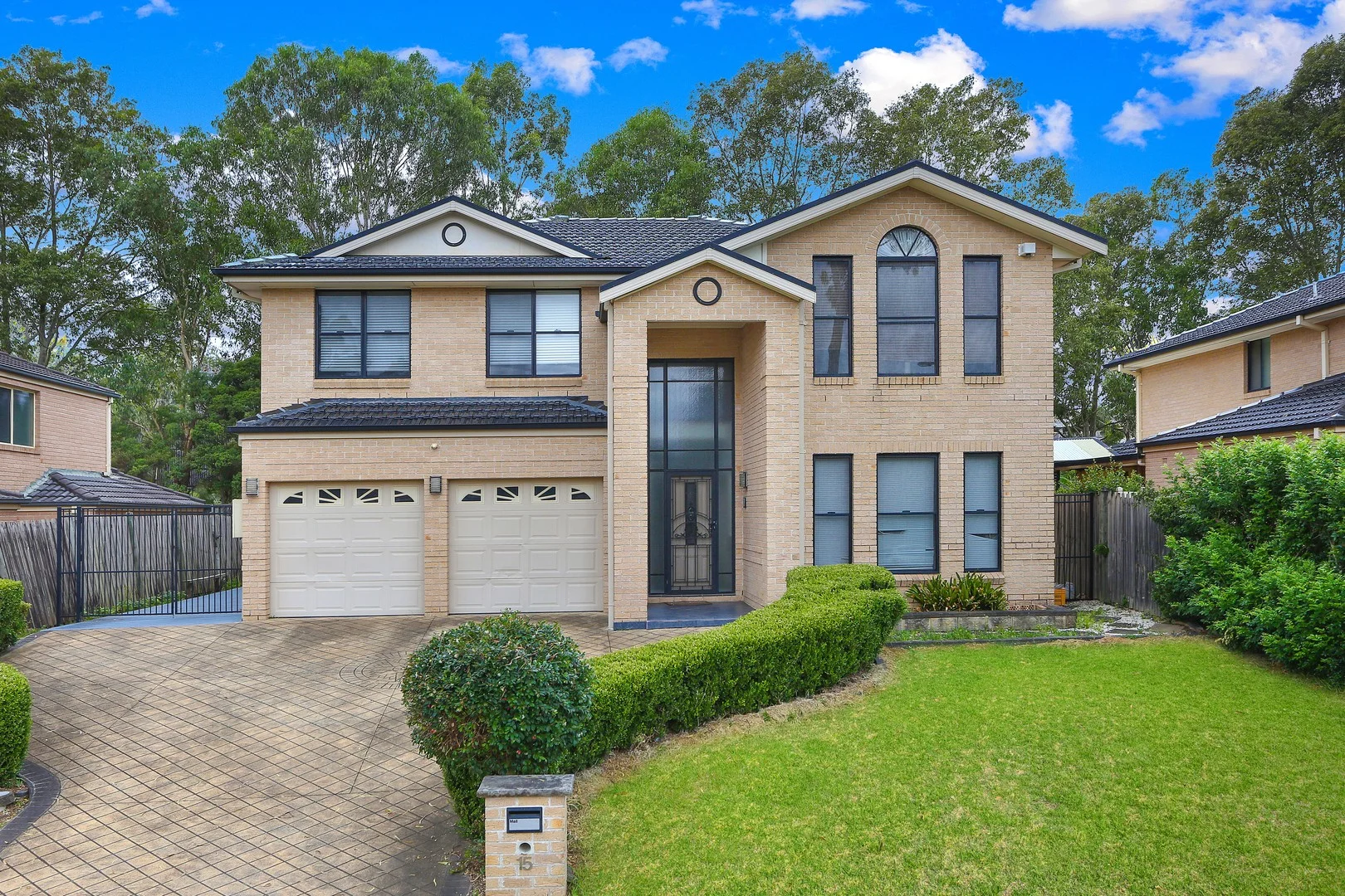 15 Kentwell Crescent (1/12)