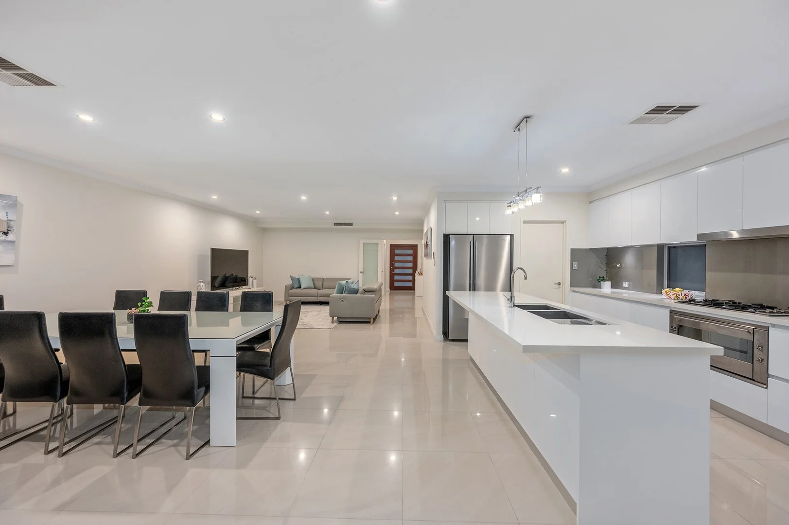 15 Leonidas Road (1/26)