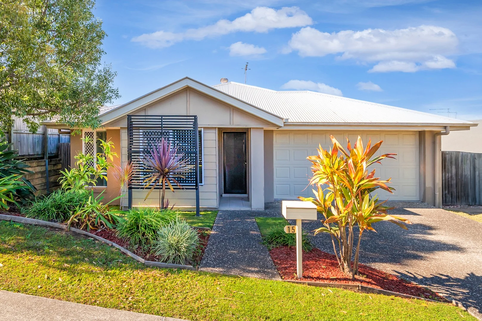 15 Morris Crescent (1/1)