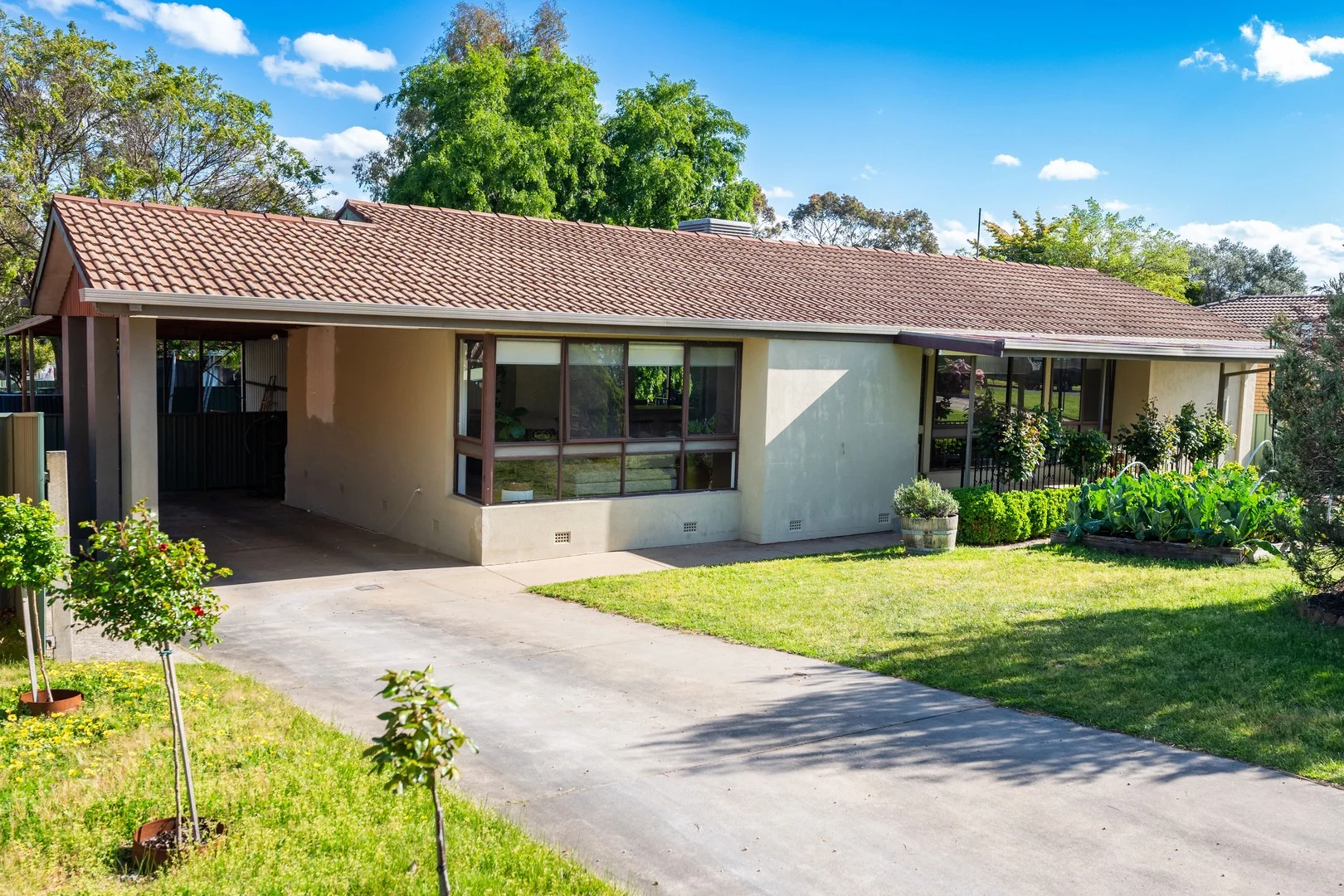 15 Ringwood Crescent (1/12)