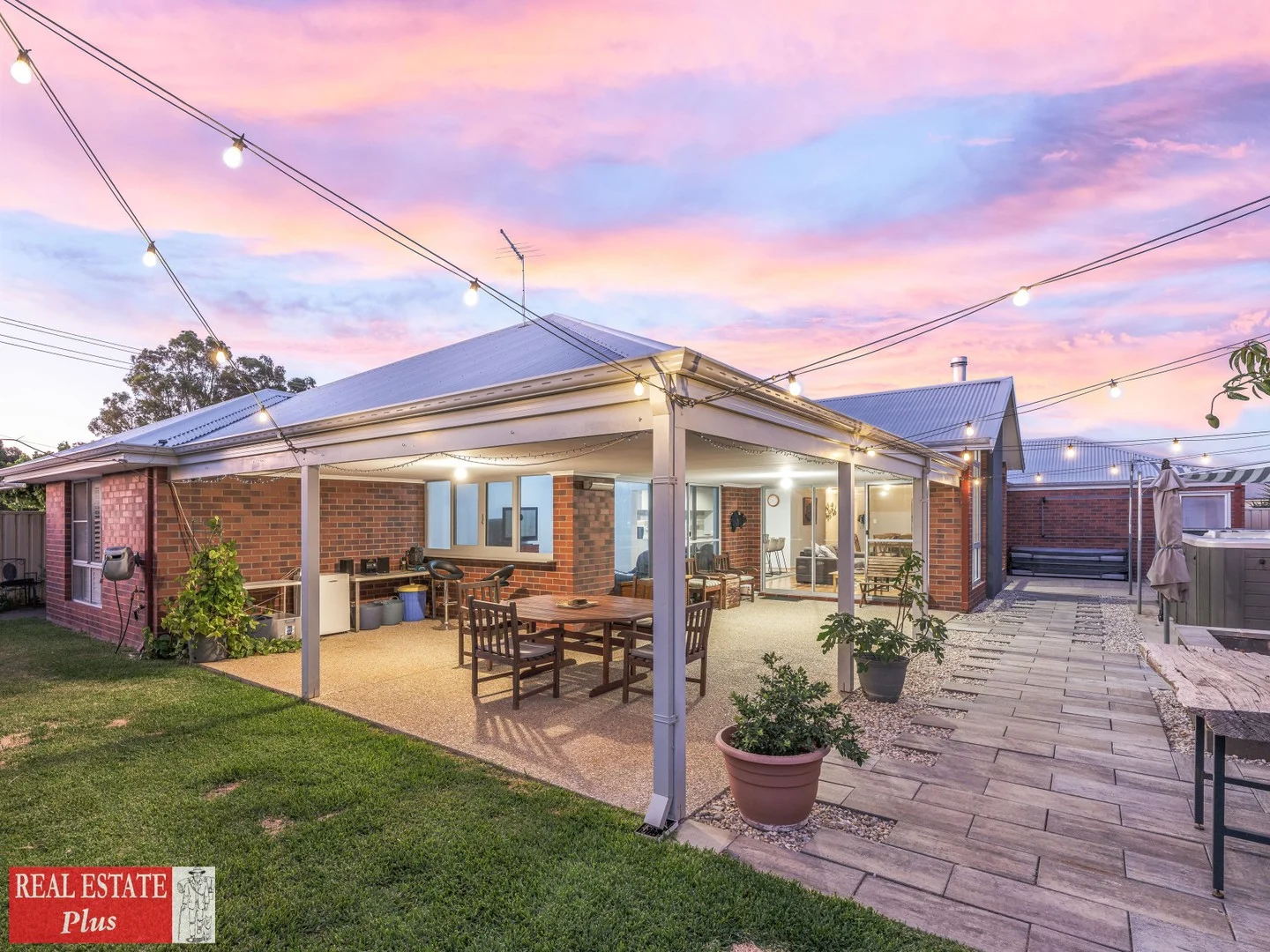 15 Stewartby Crescent (1/29)