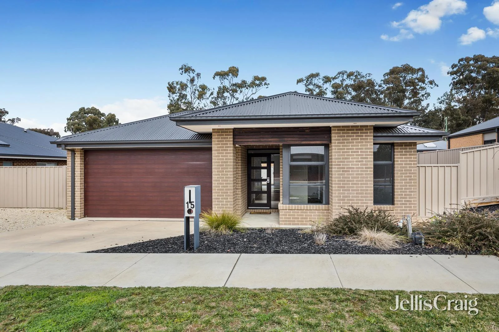 15 Woodman Drive (1/23)