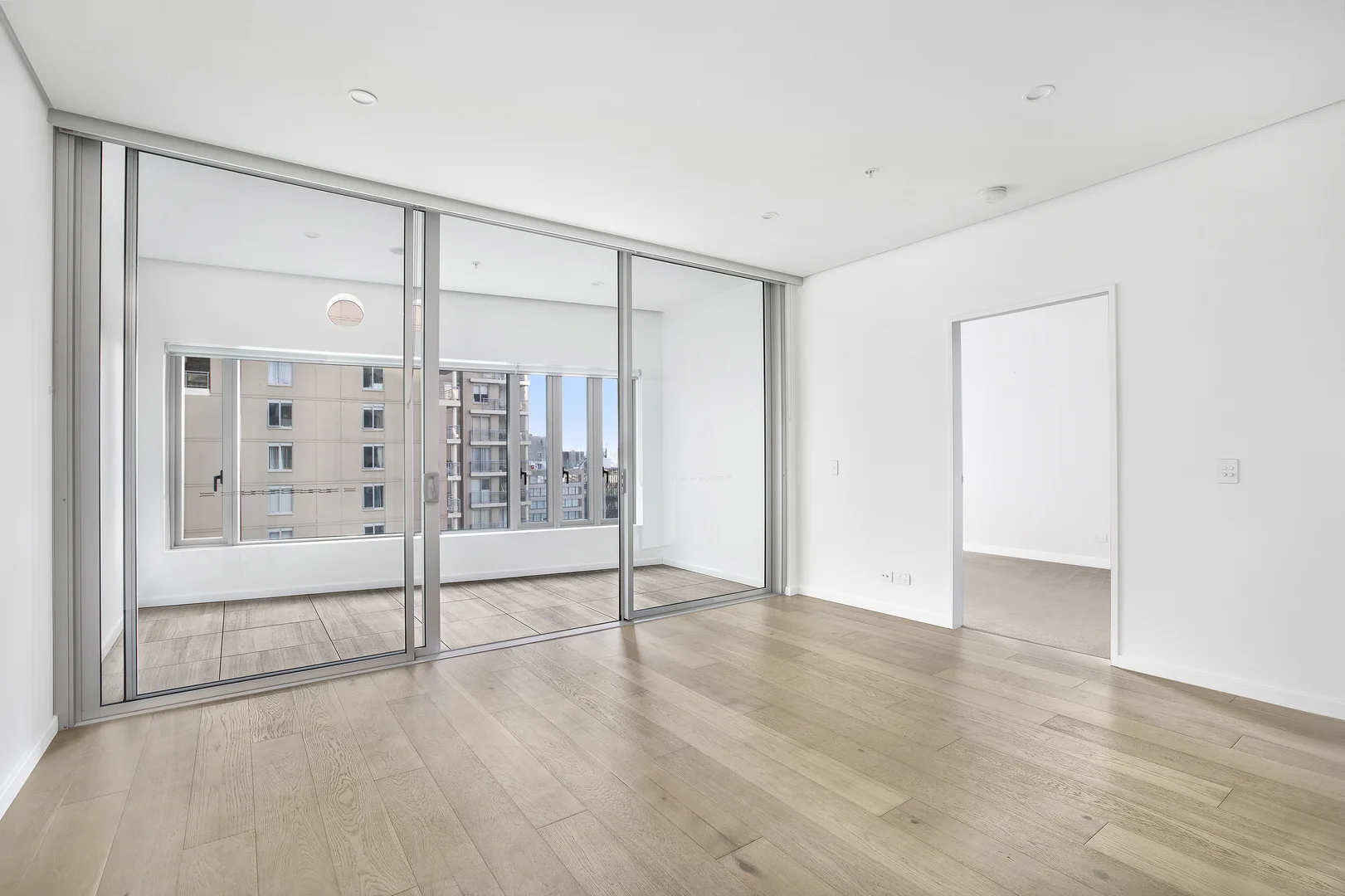 1502/116 Bathurst Street - Image 3