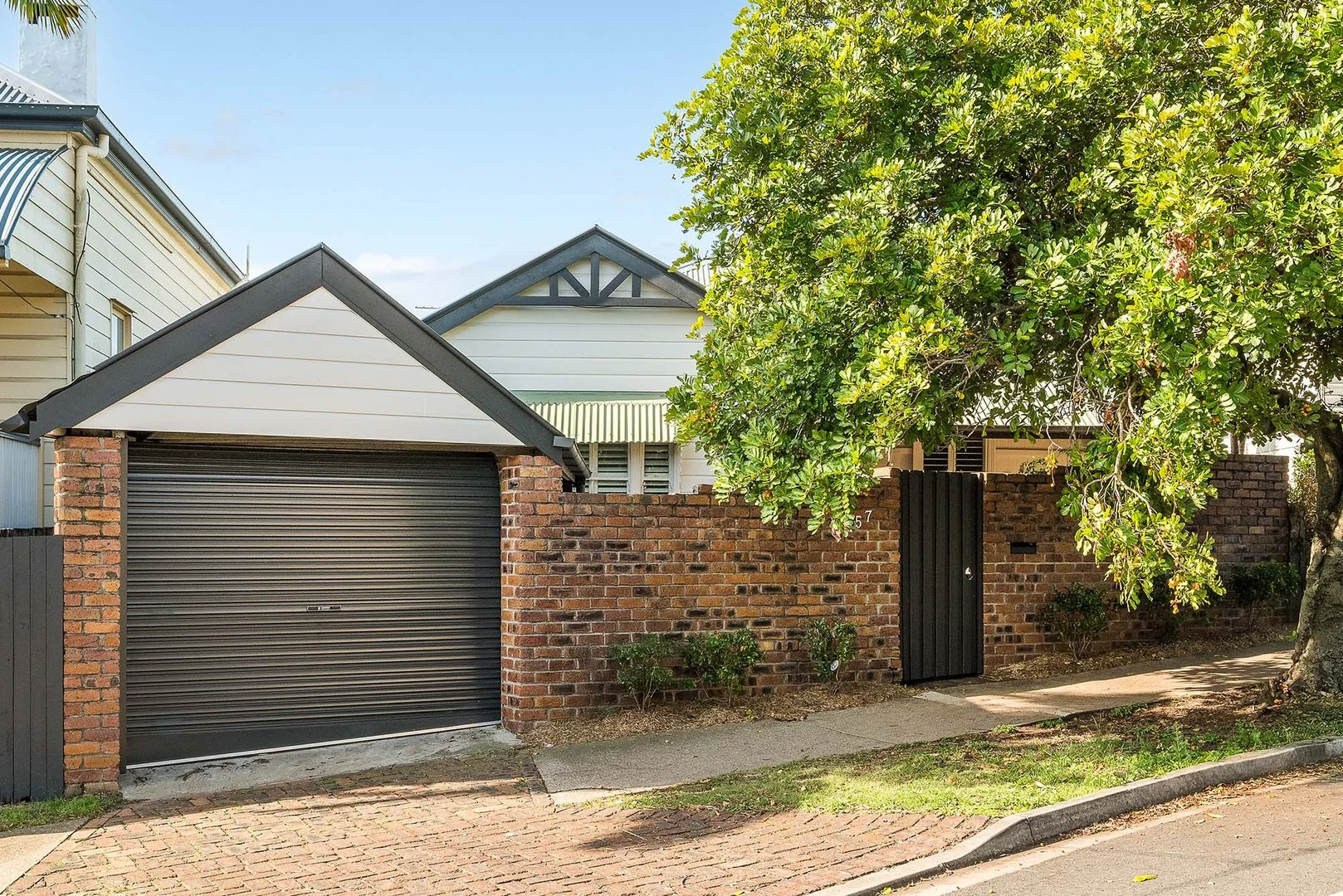 157 Enoggera Tce (1/16)