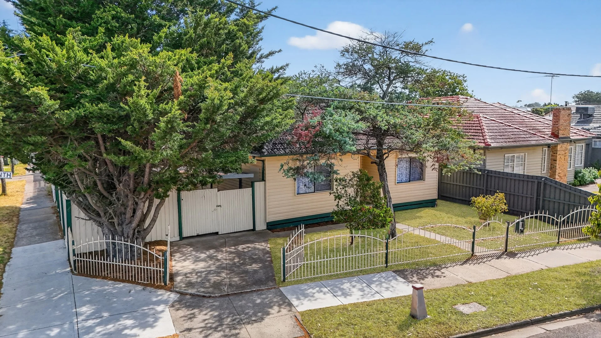 157 Railway Street North (1/1)