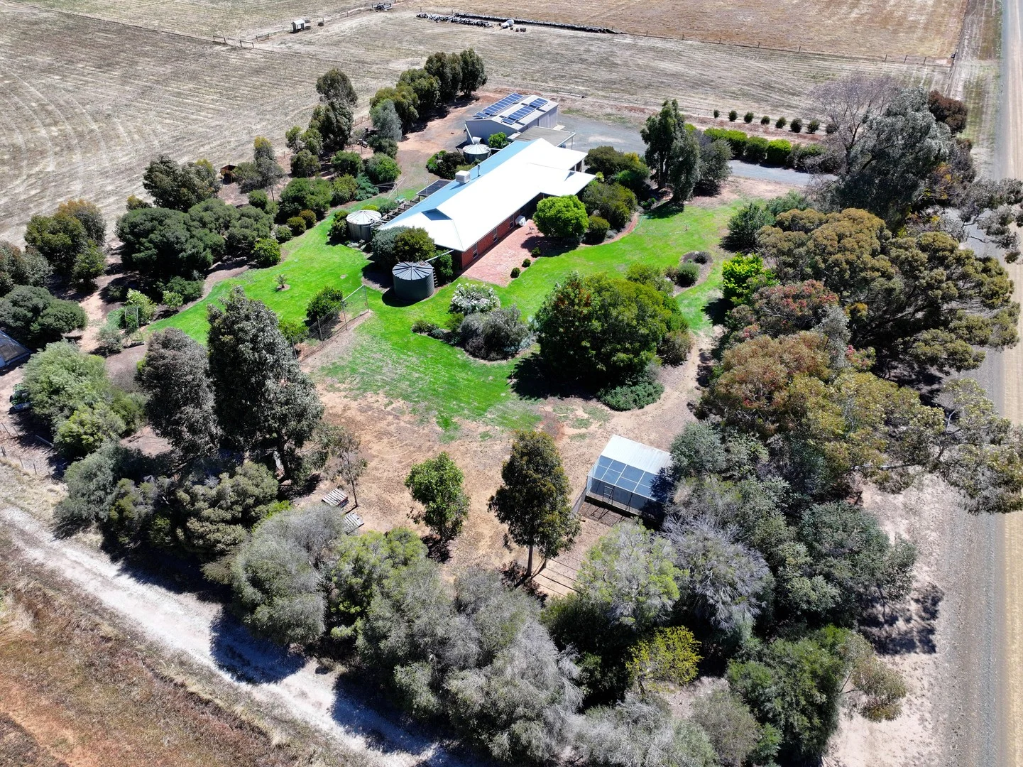1595 MacGregor Road (1/3)