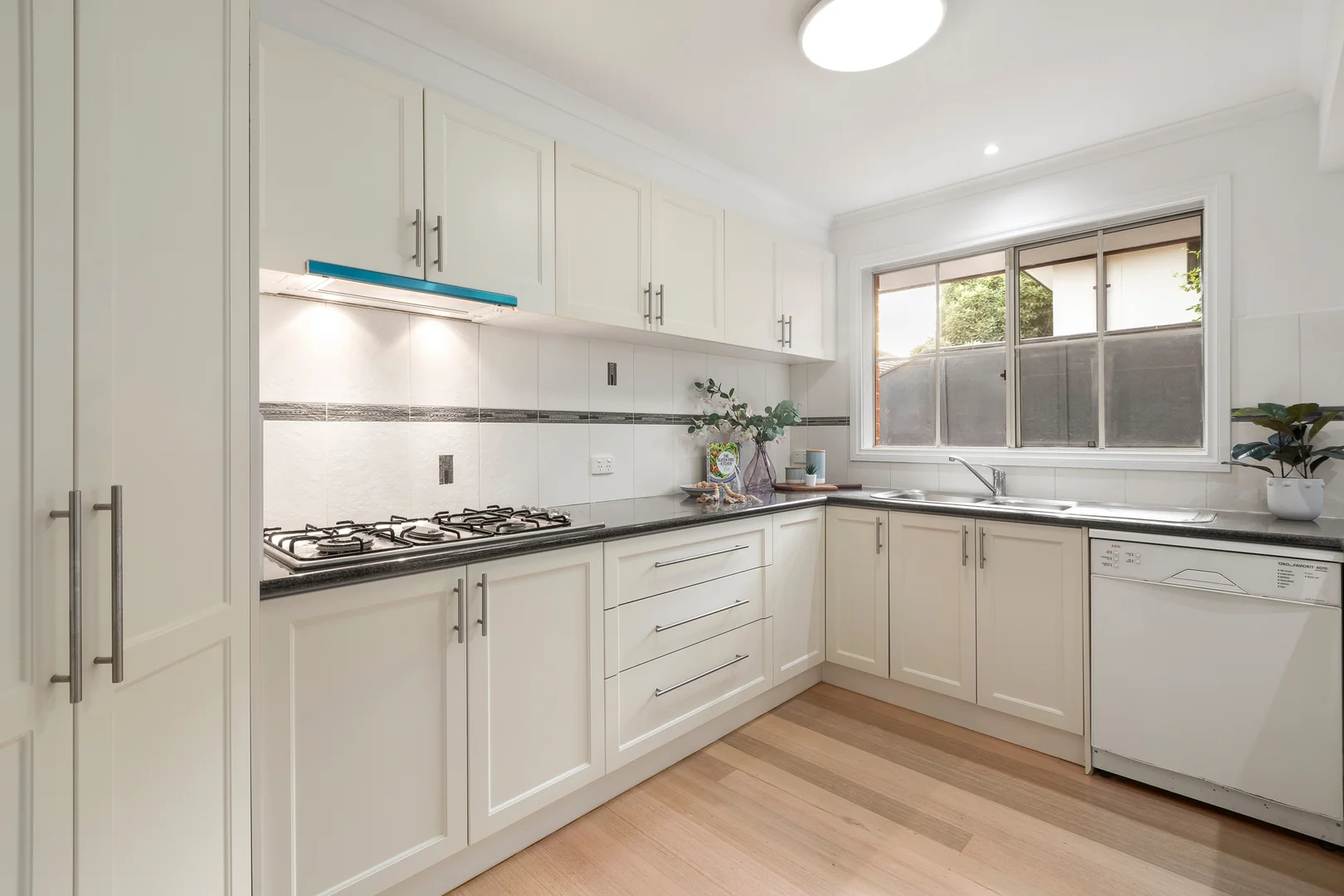 15a Duckett Street - Image 4