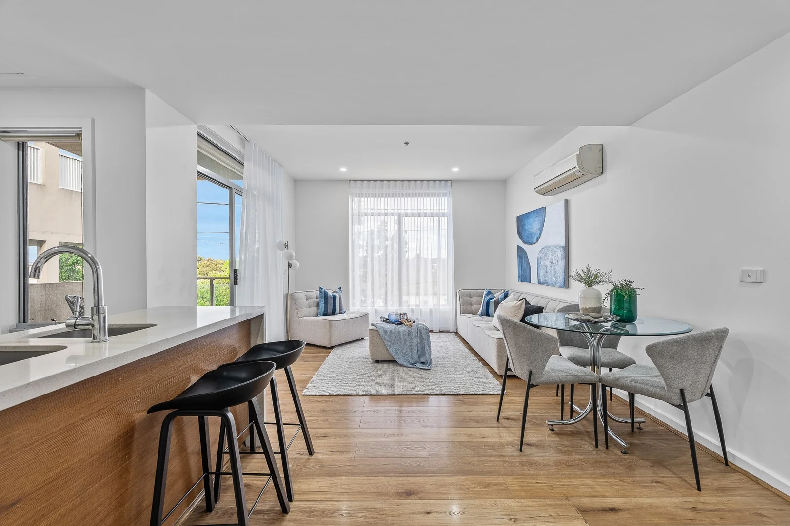16/1245 Burke Road (1/17)