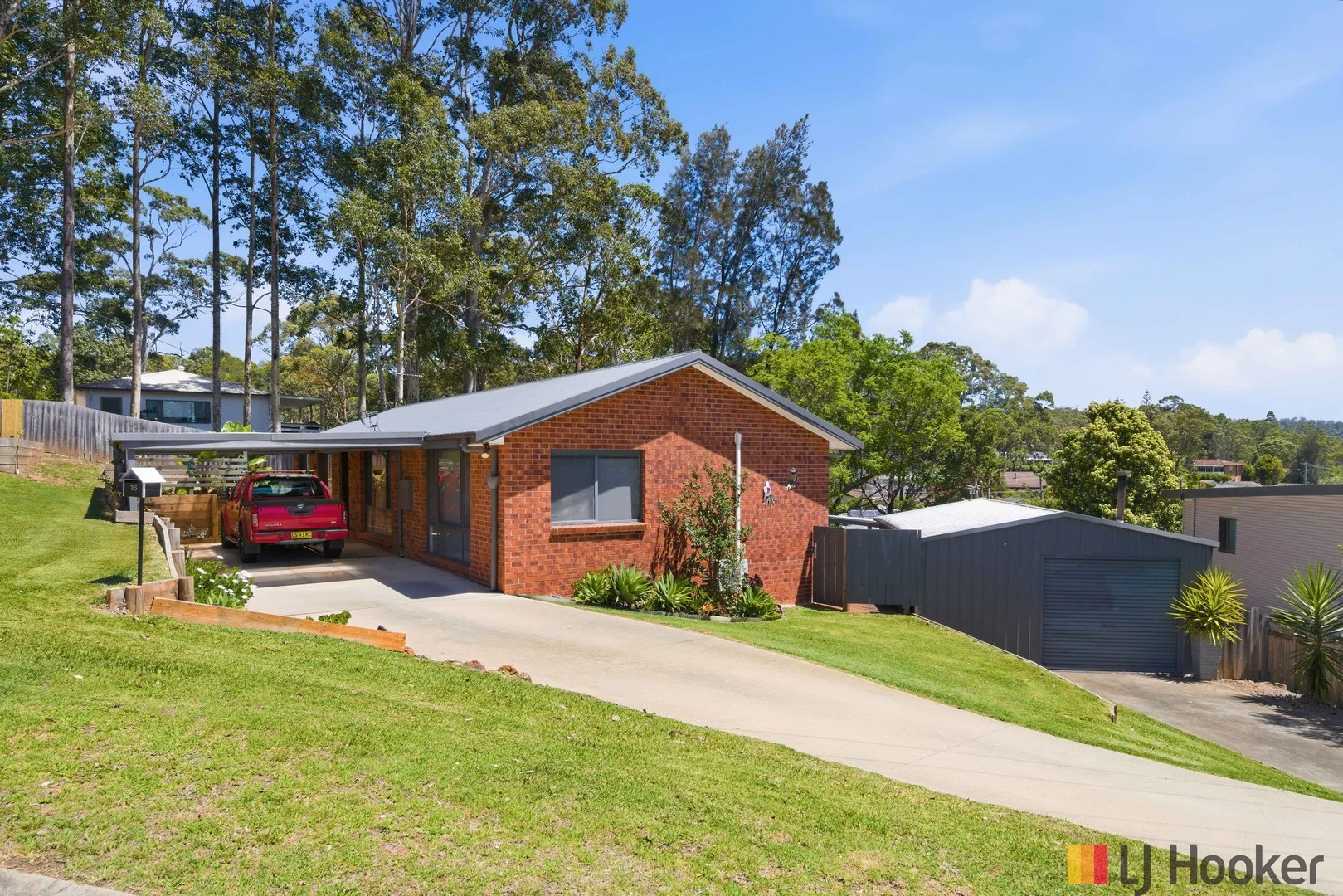 16 Bernadette Boulevard (1/36)