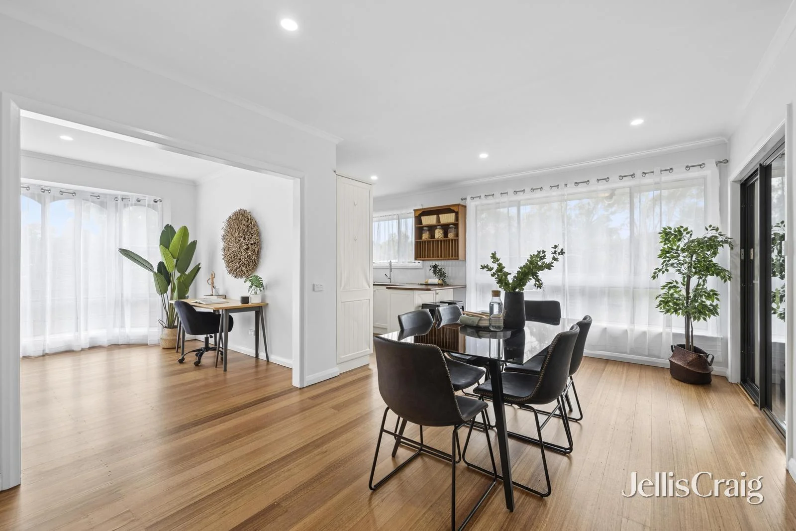 16 Bowen Street (1/22)