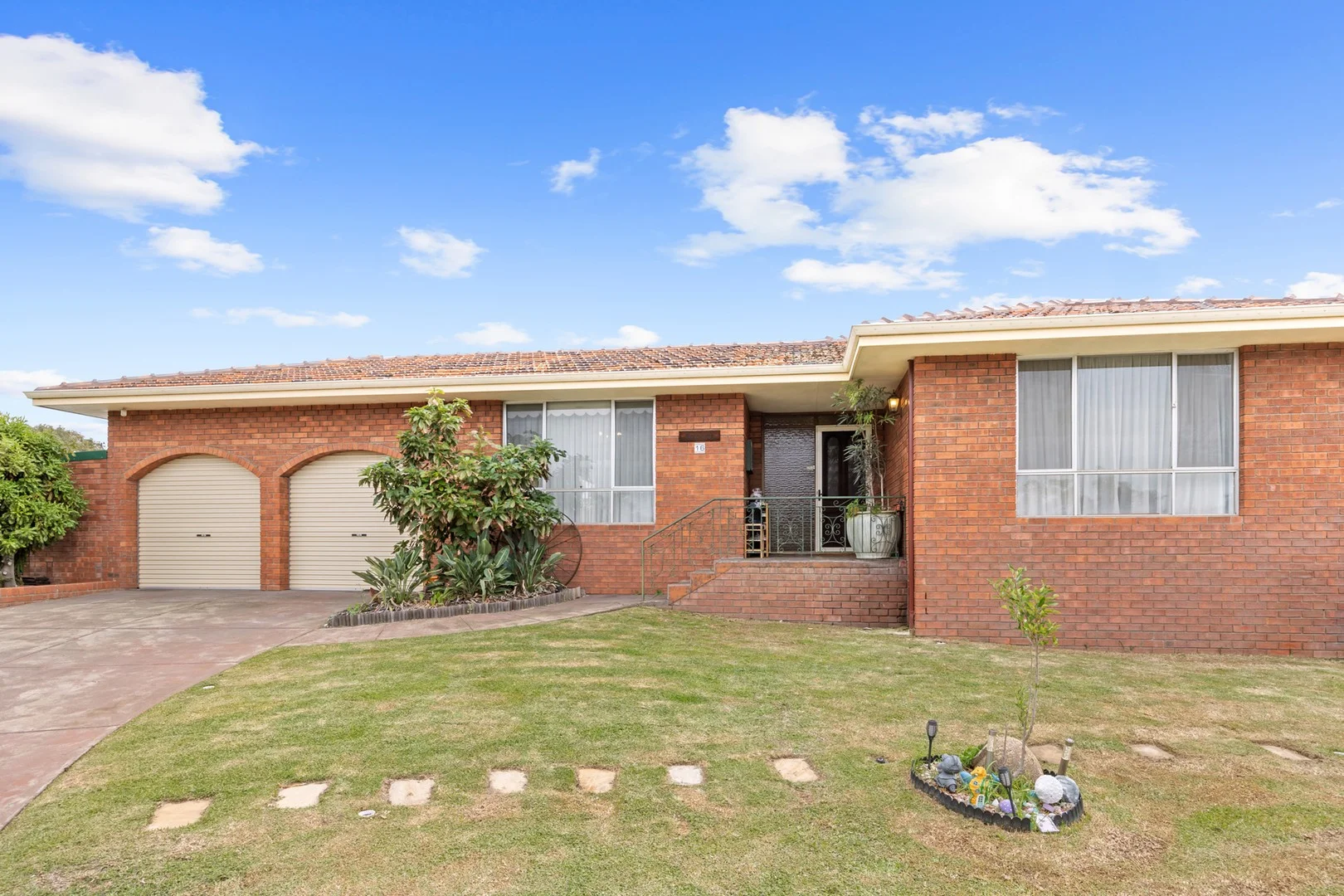 16 Carew Place (1/20)