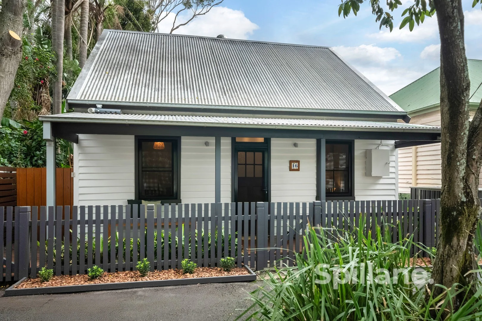 16 Chinchen Street (1/18)