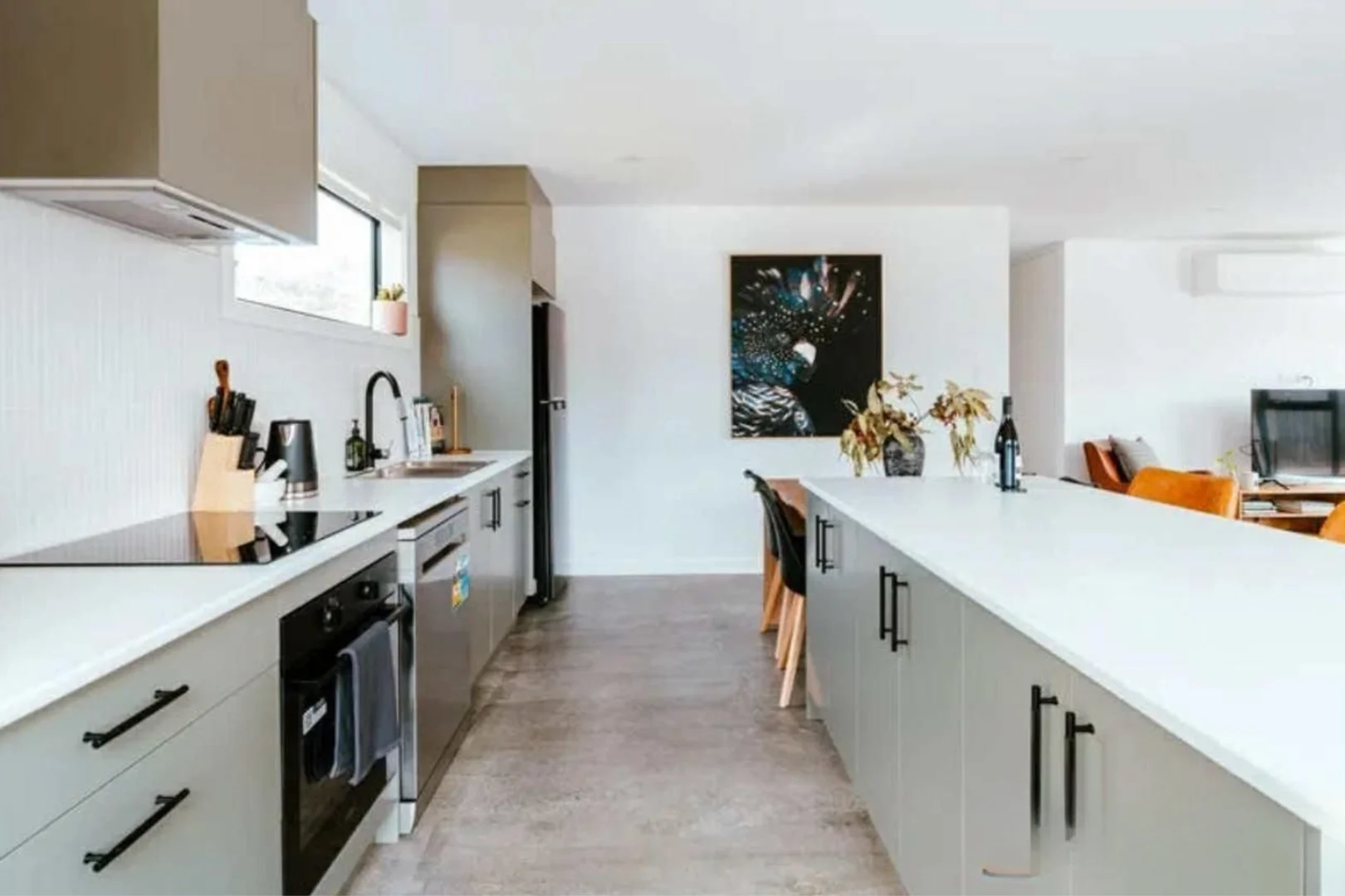 16 Davies Street - Image 3
