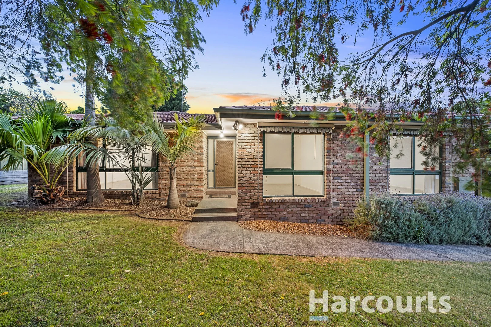 16 Garden Avenue (1/13)