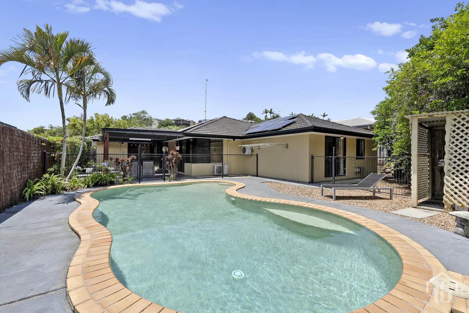 16 Grassmere Court (1/16)